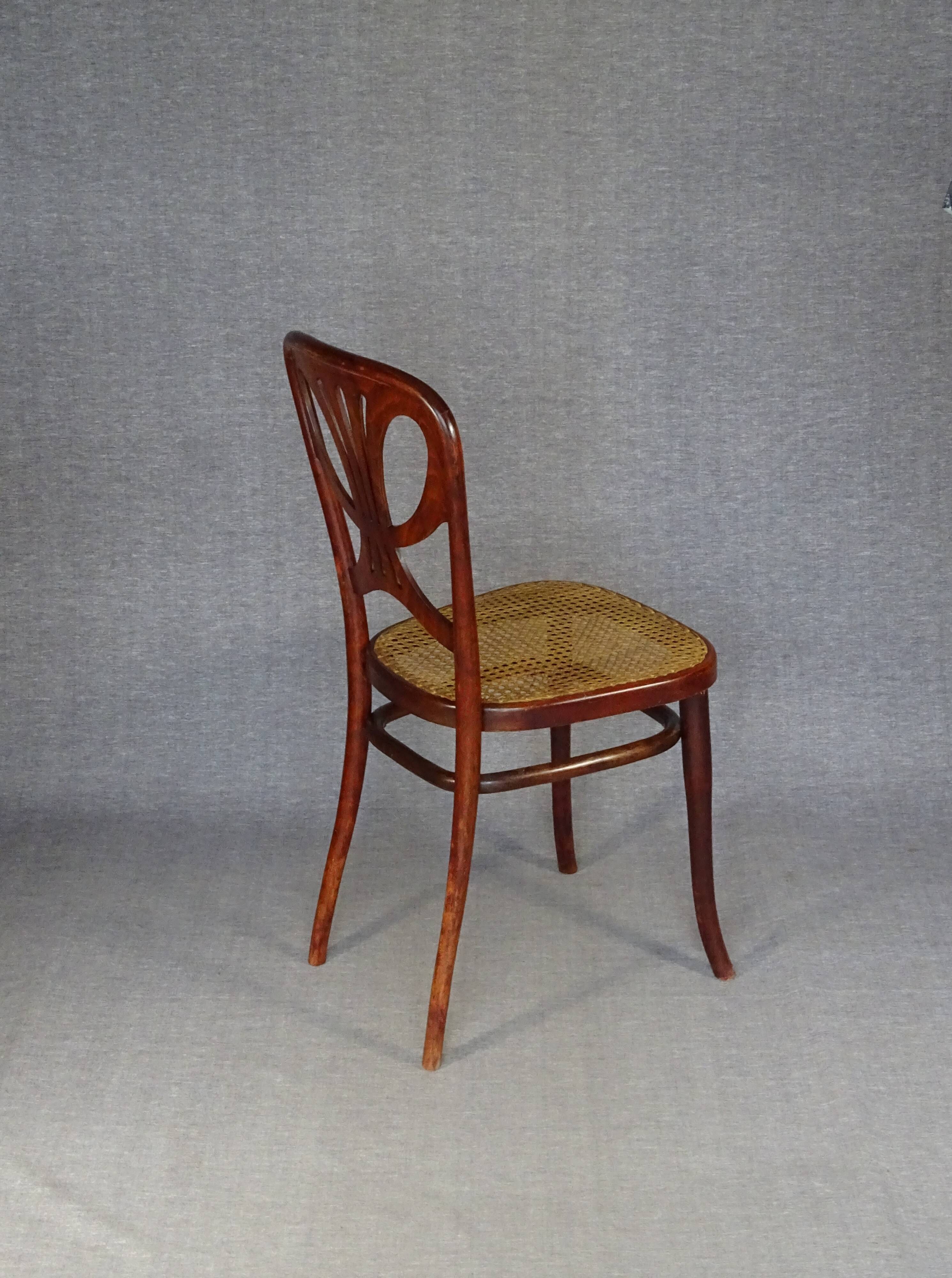 3 chaises Thonet N° 642 de 1910 "rare modéle papillon"