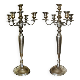 Paire de grands bougeoirs candélabres contemporains de style 19ème siècle - 5 branches - métal argenté patiné
