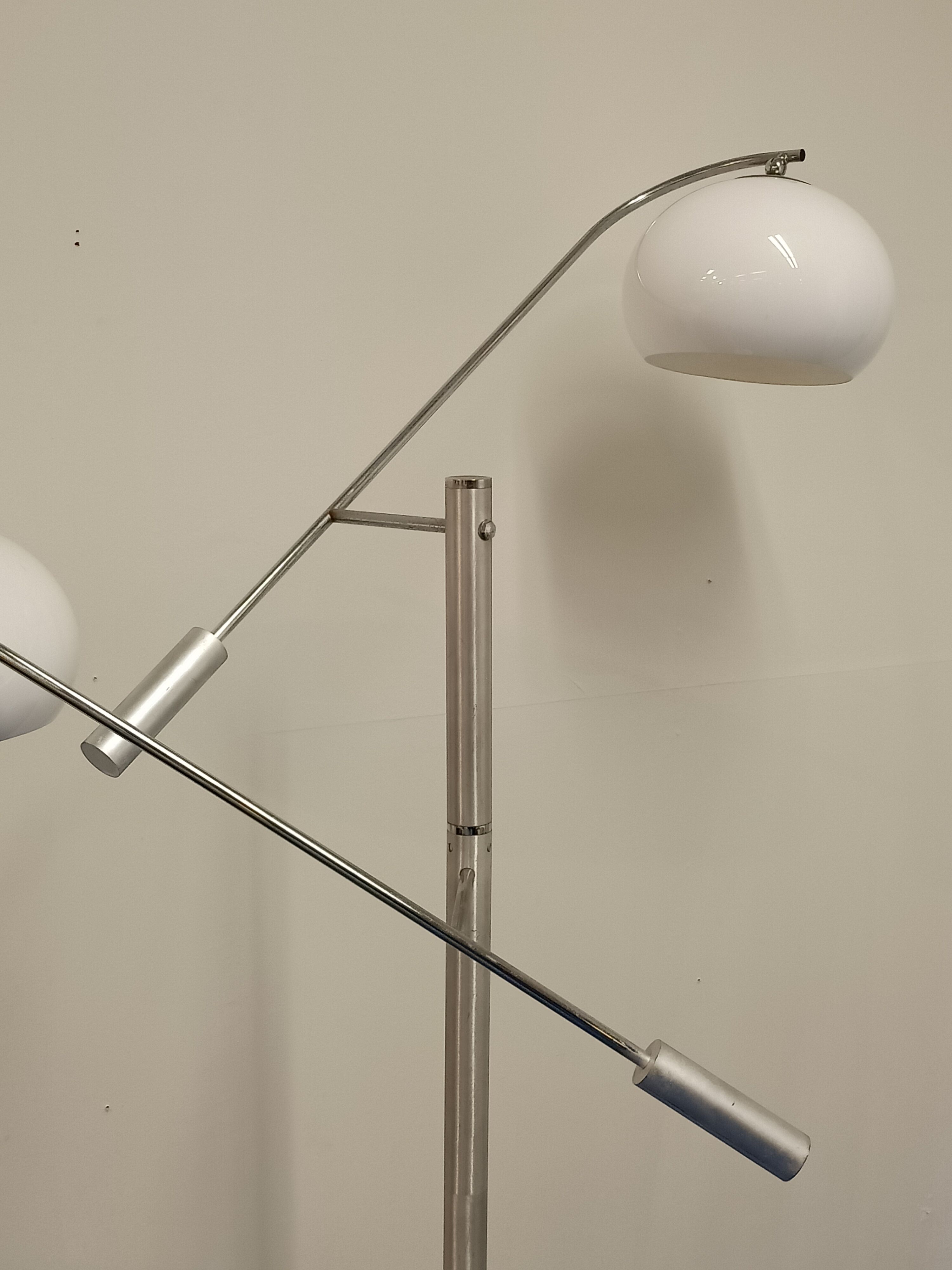 Lampadaire seventies en aluminium et chrome
