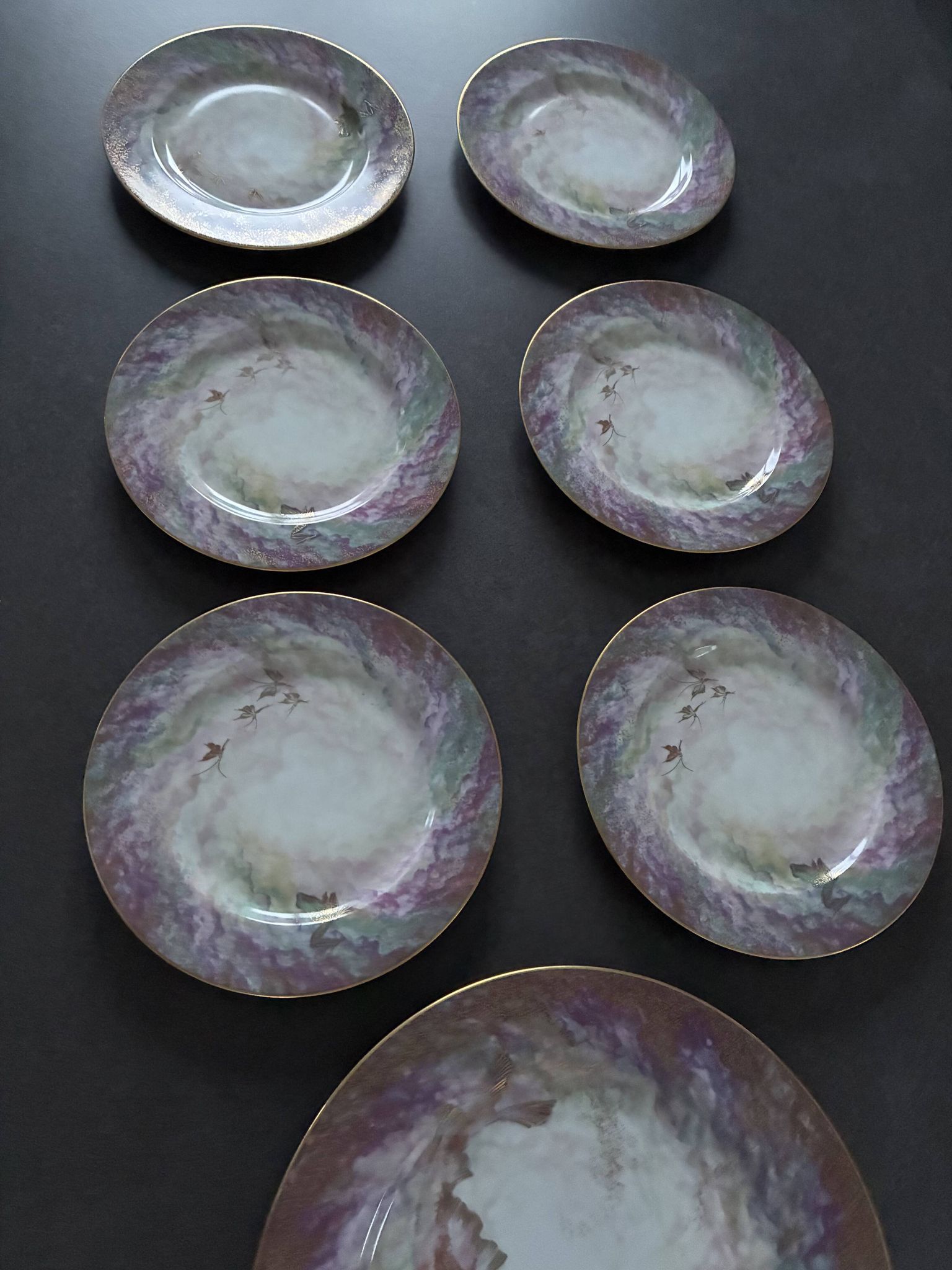 Assiettes à dessert porcelaine Daum et plat assorti