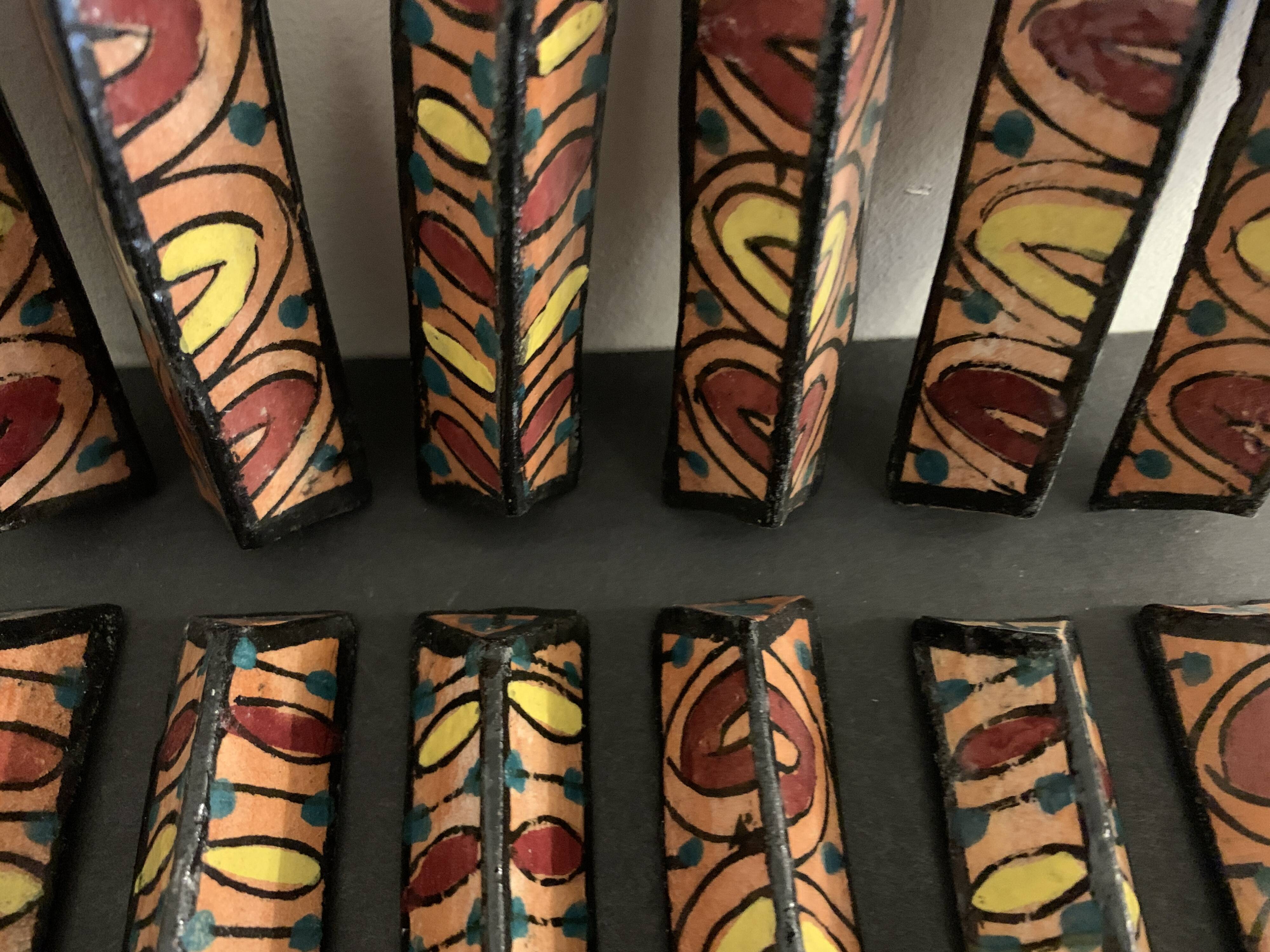 12 carries polychrome ceramic knives