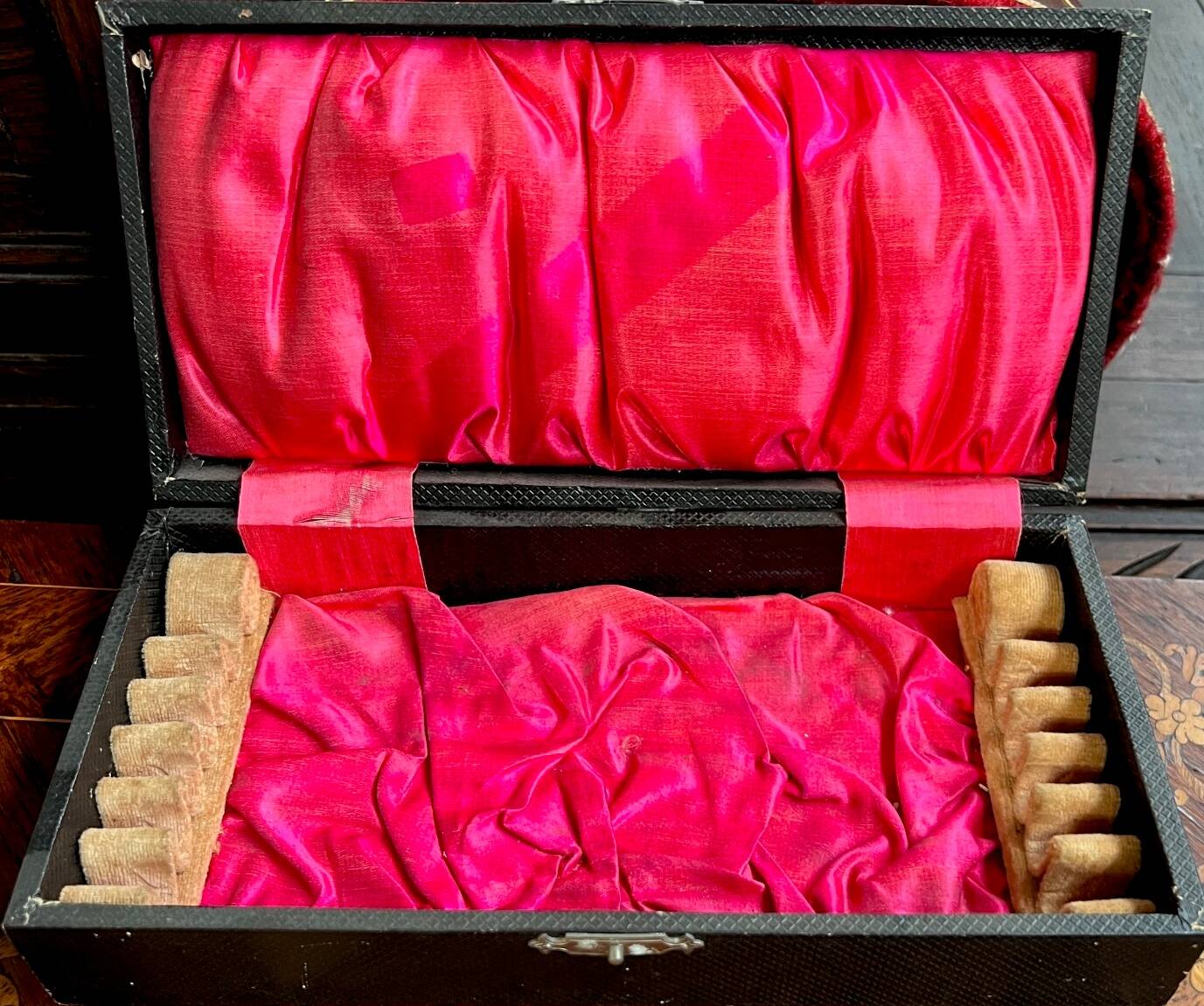 Set of knives and forks for fruits.