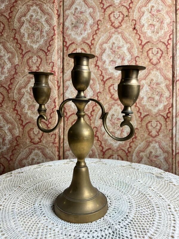 Three-branch chandelier in gilded brass