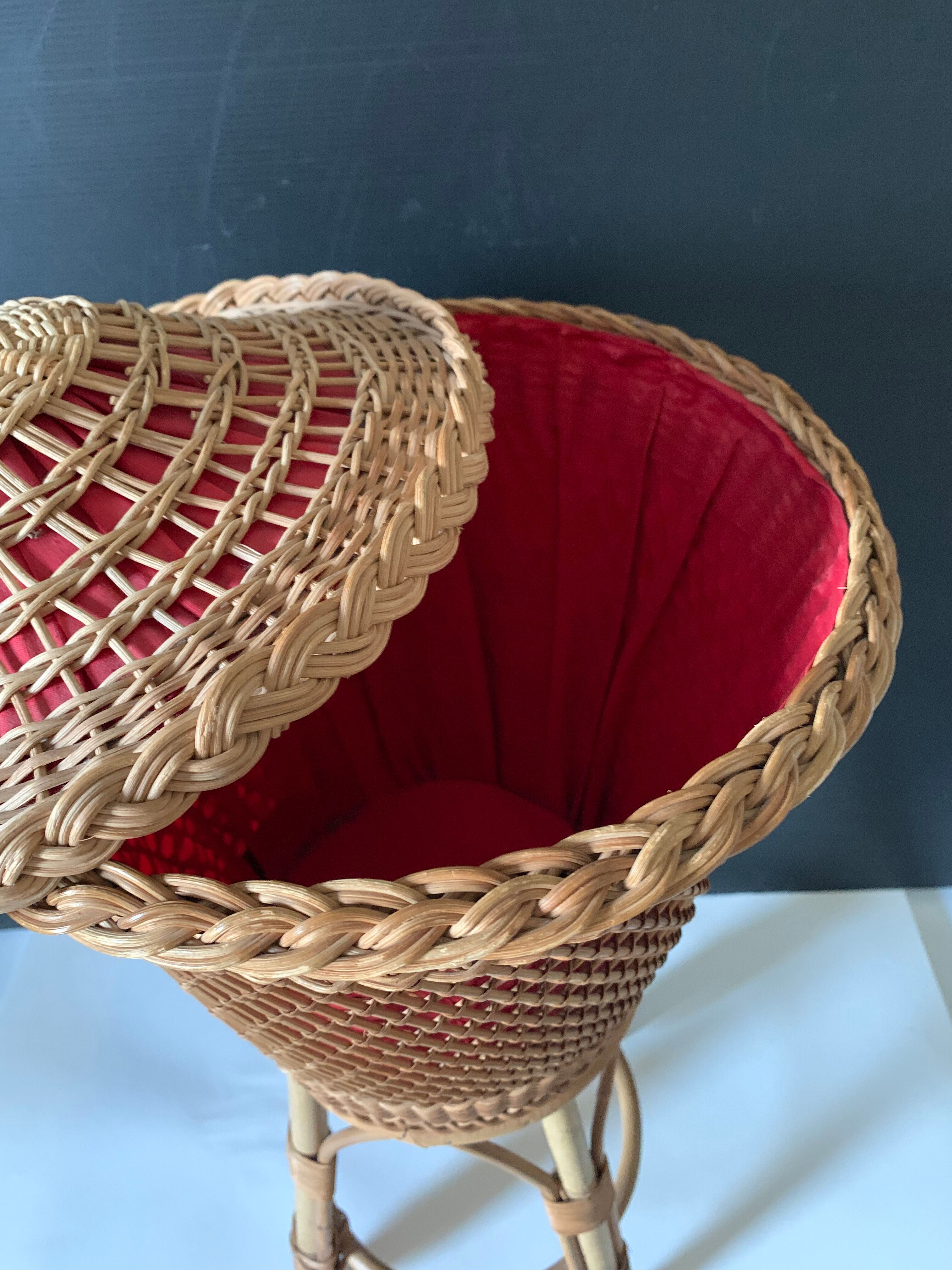 Worker wicker plant holder