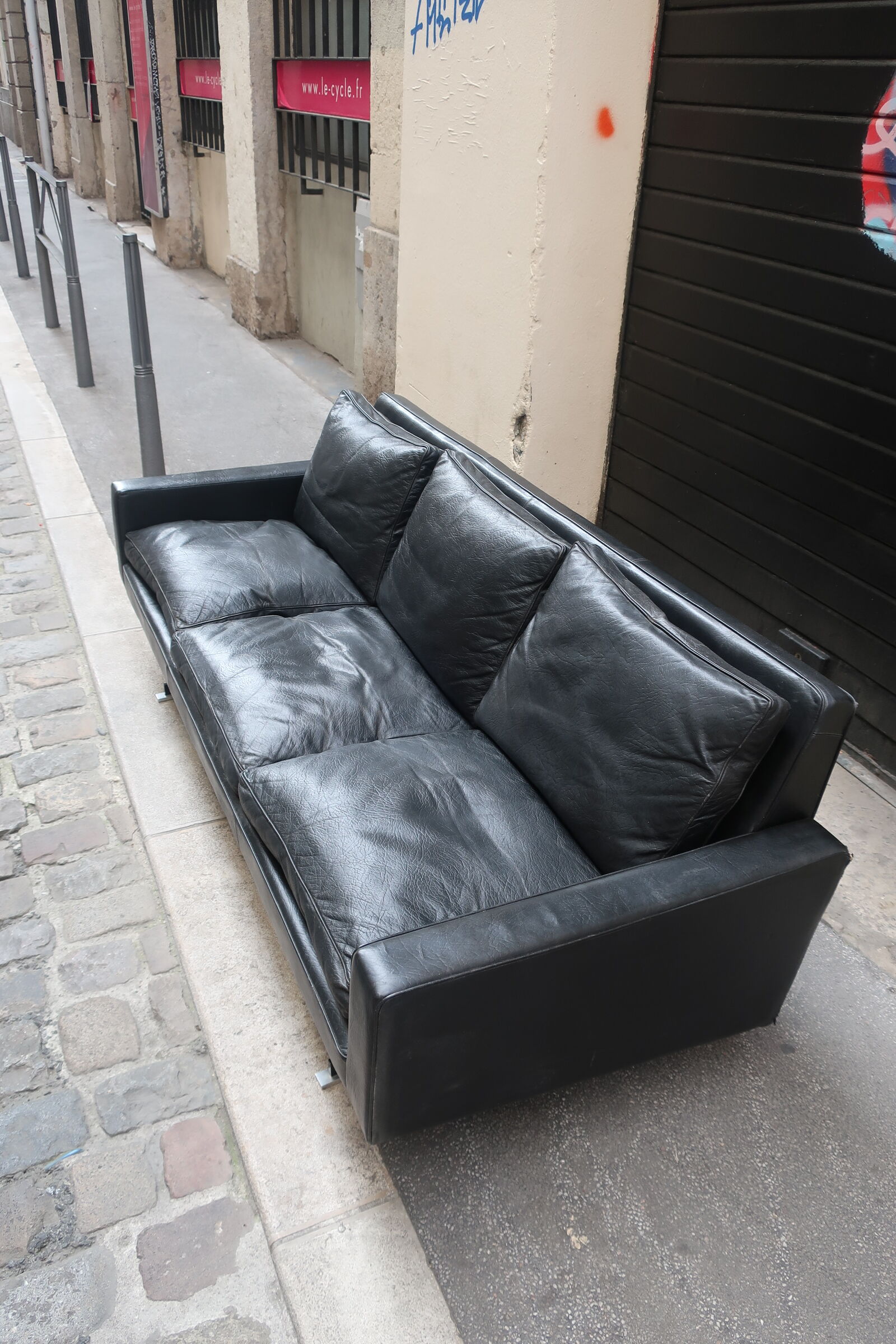 Leather sofa from the 70s chrome footing