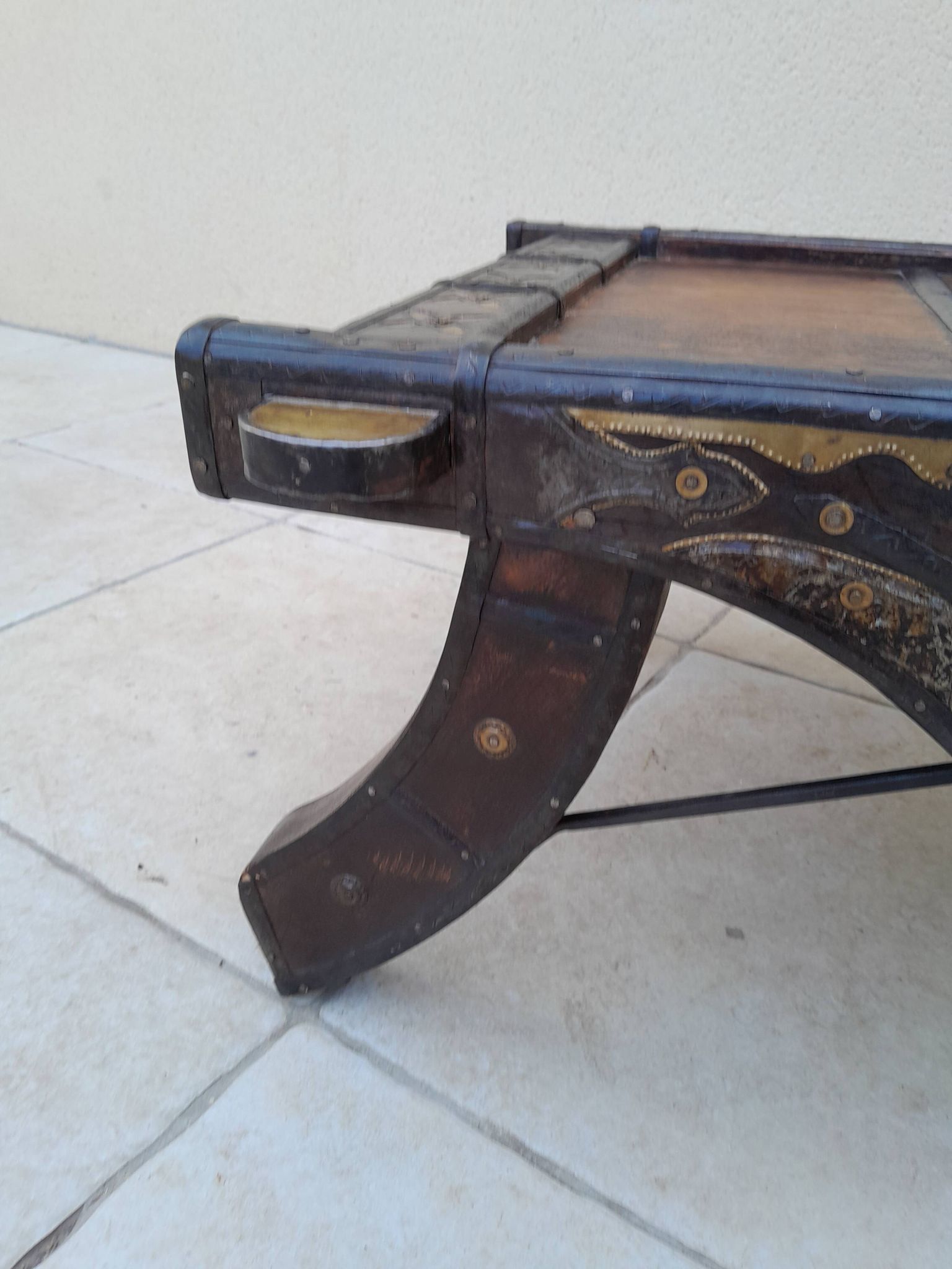Table basse ancienne tibetaine bois cuivre
