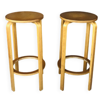 Paire de tabourets de bar en bois clair , Circa 80