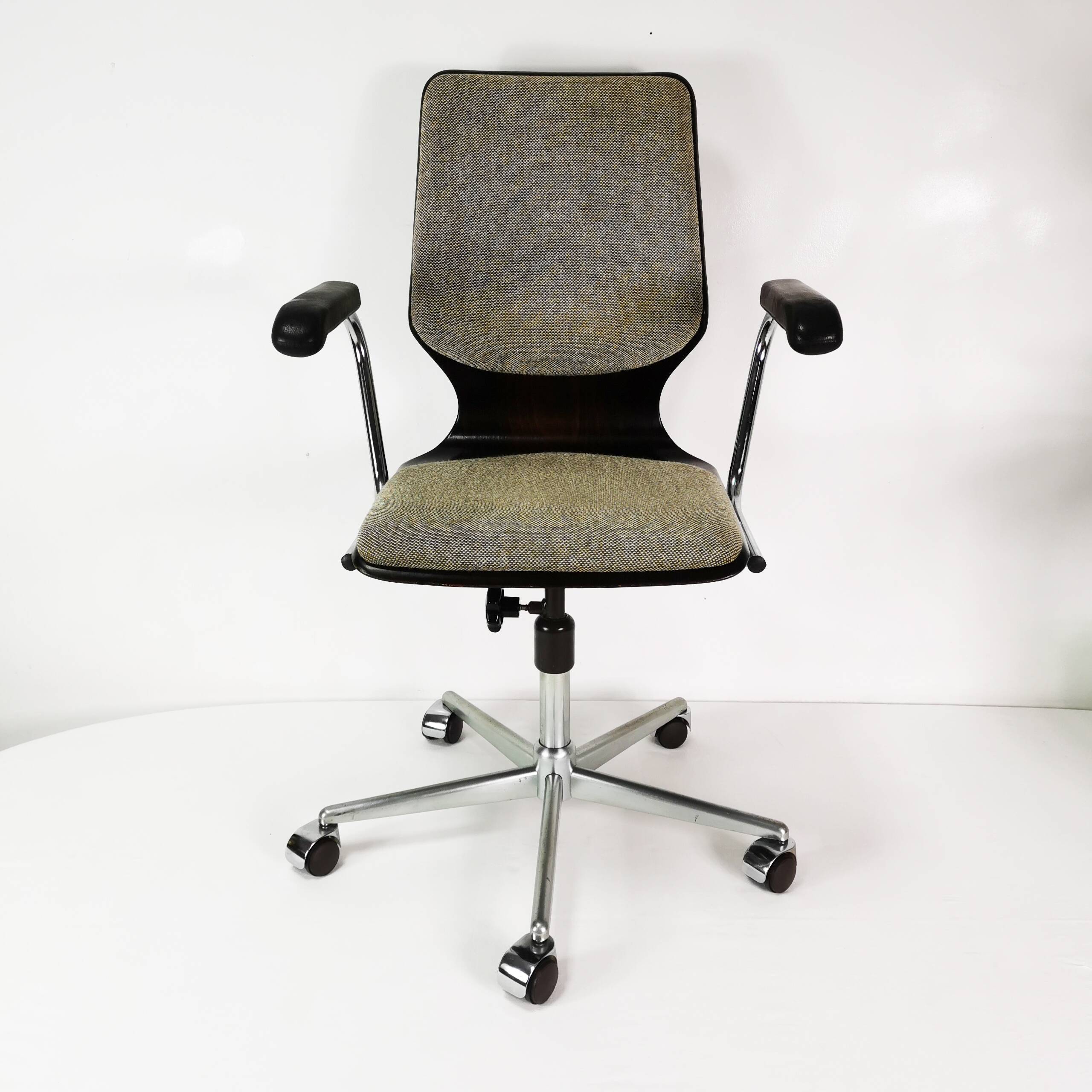 Modernist office chair, Bund-Pagholz, Germany, 1970s.