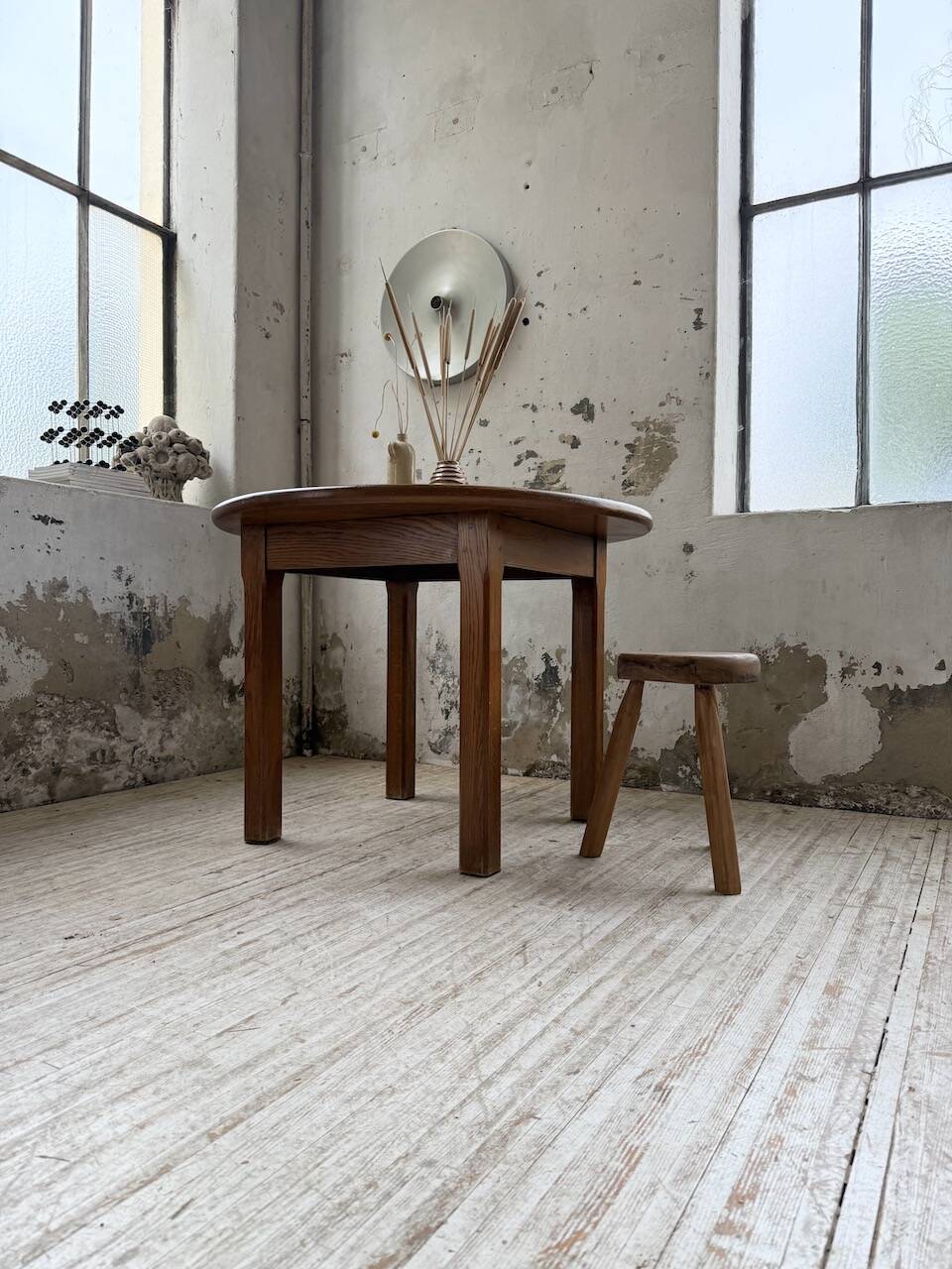 Round oak table 1950