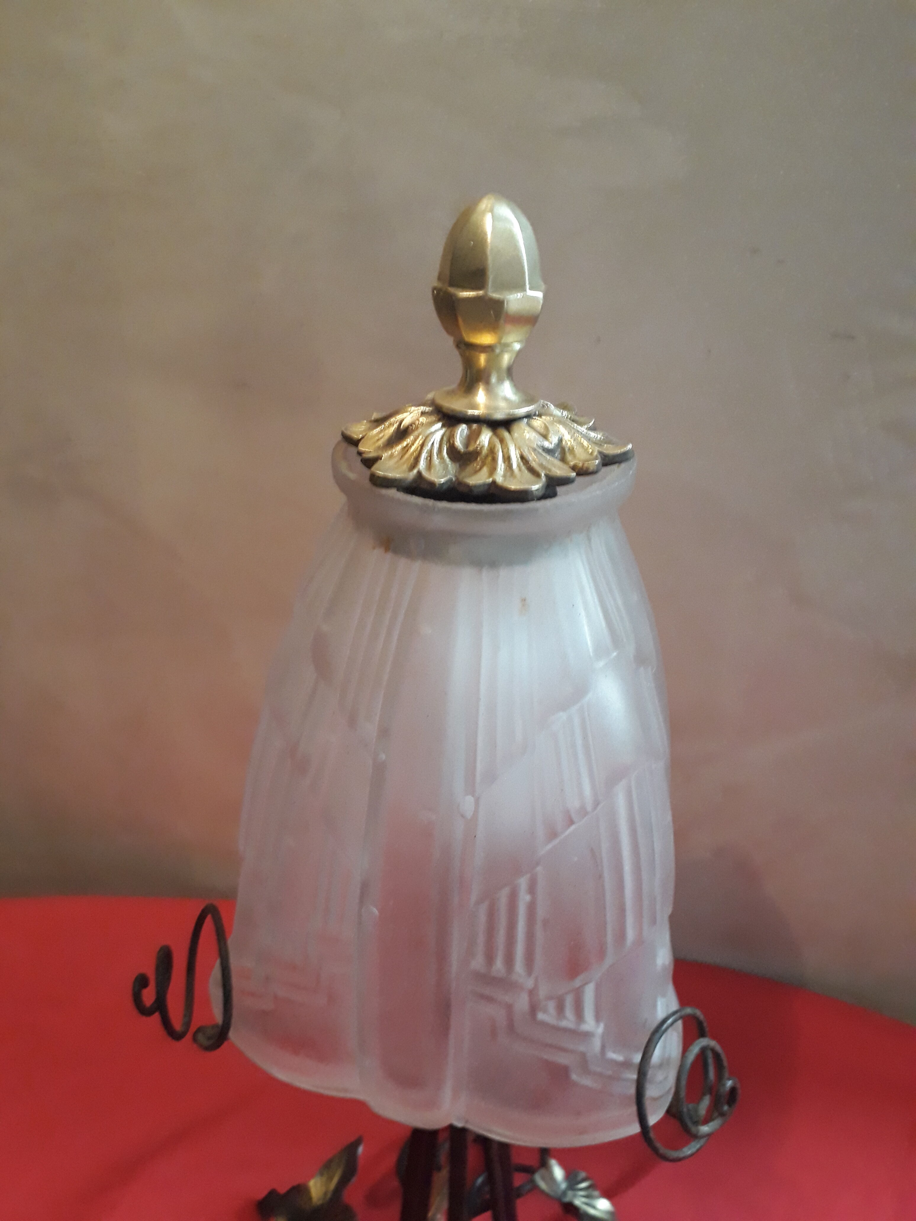 Old wrought iron lamp with its moulded glass tulip art deco Dimension: 37 cm weight height: