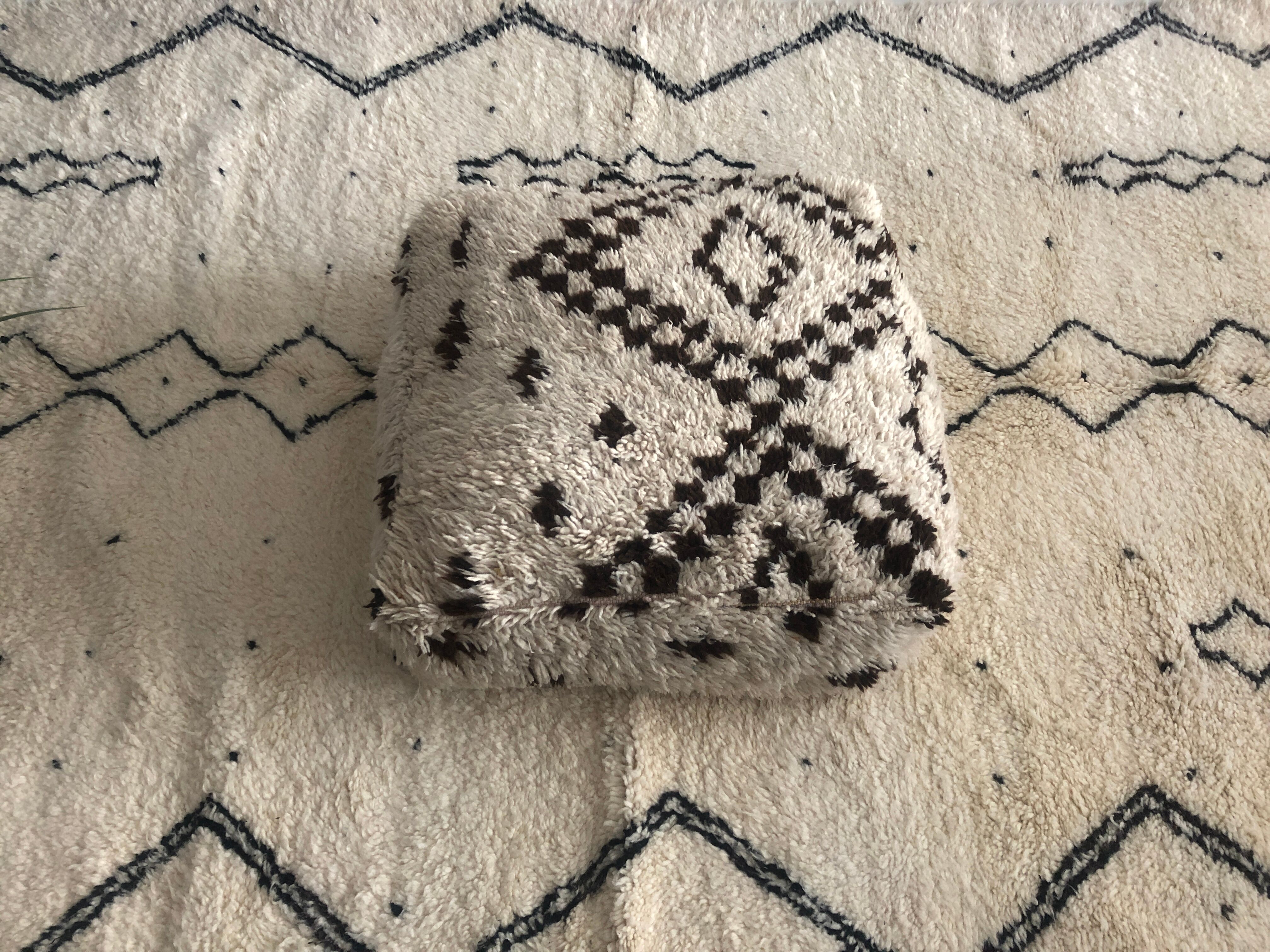 Vintage carpet pouf "Beni Ouarain"