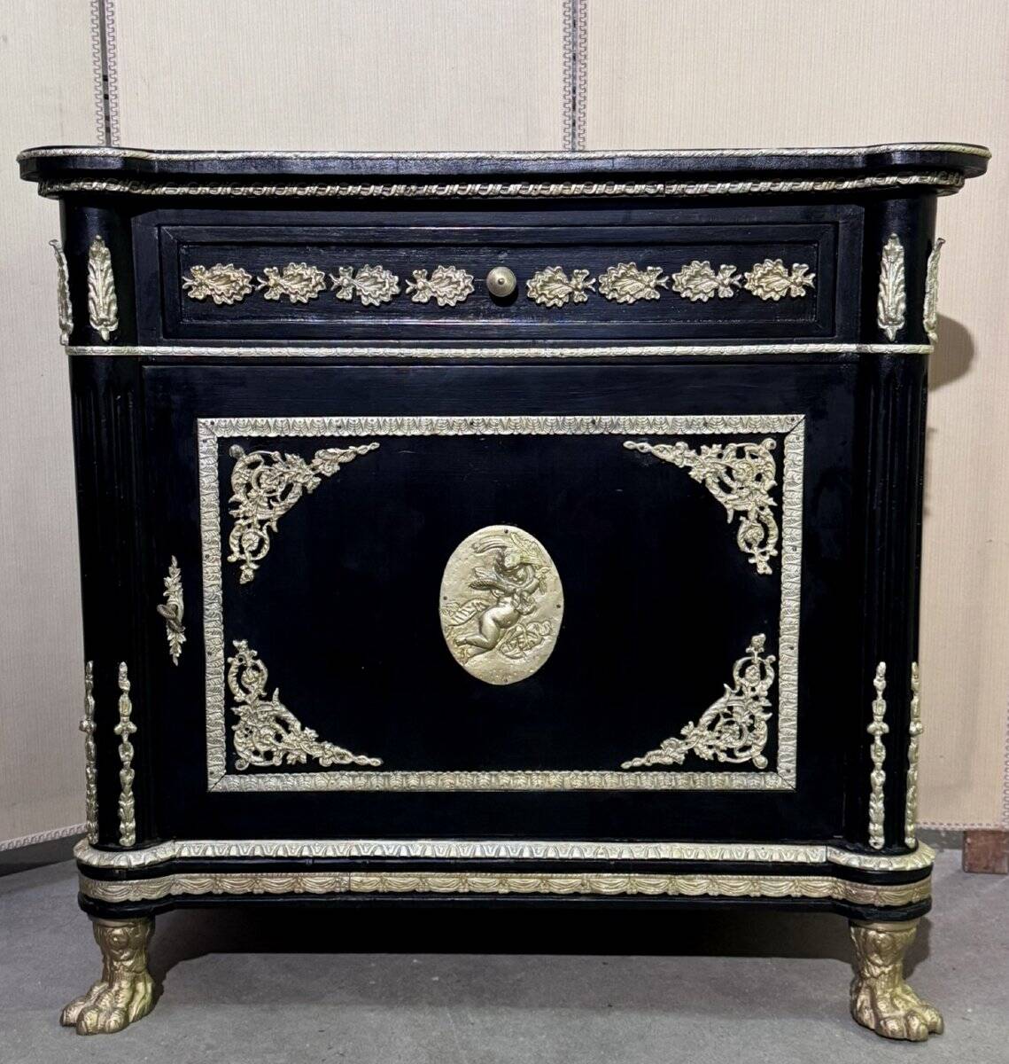 Meuble style Napoléon III "Boulle" en bois laqué