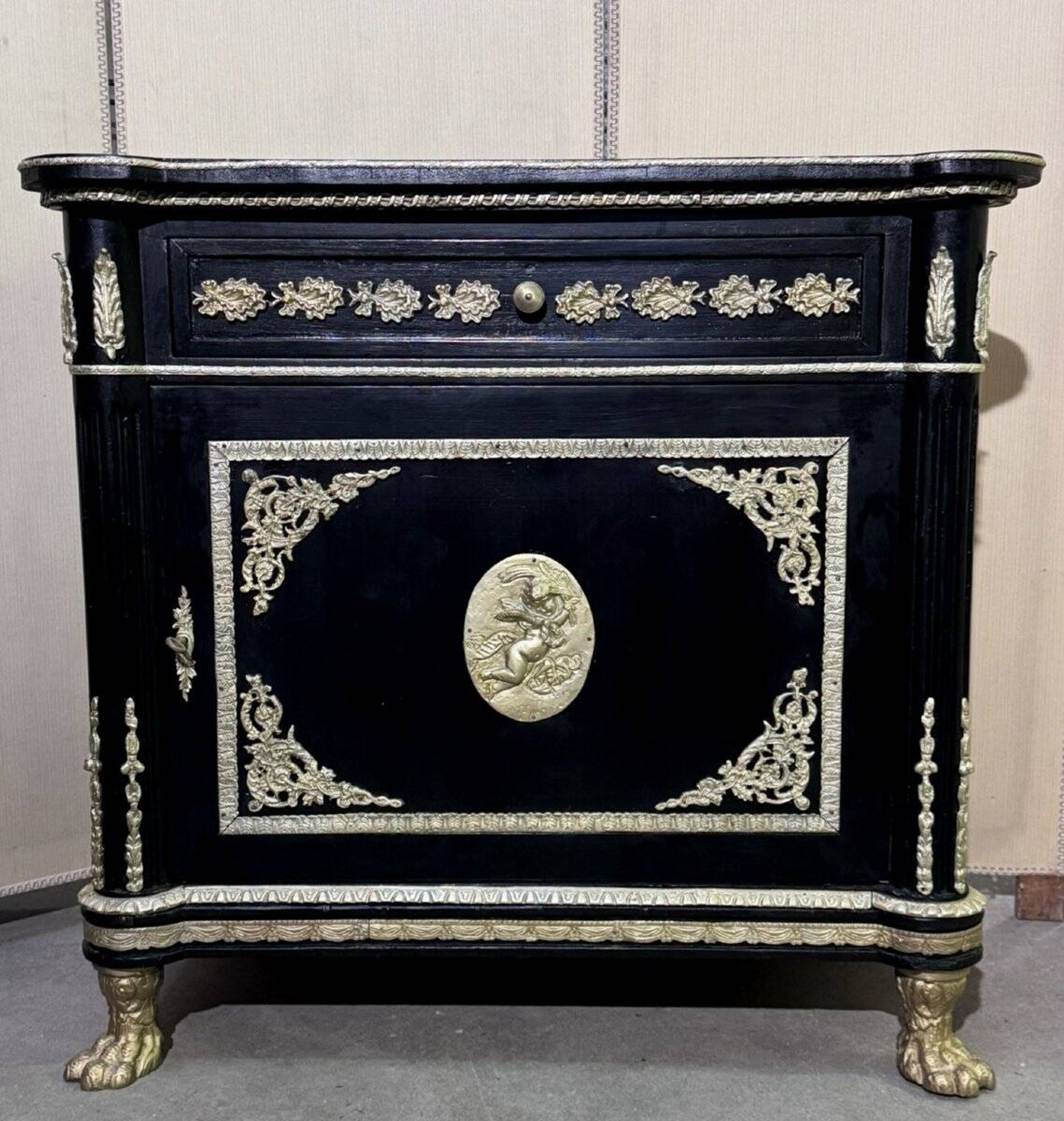 Meuble style Napoléon III "Boulle" en bois laqué