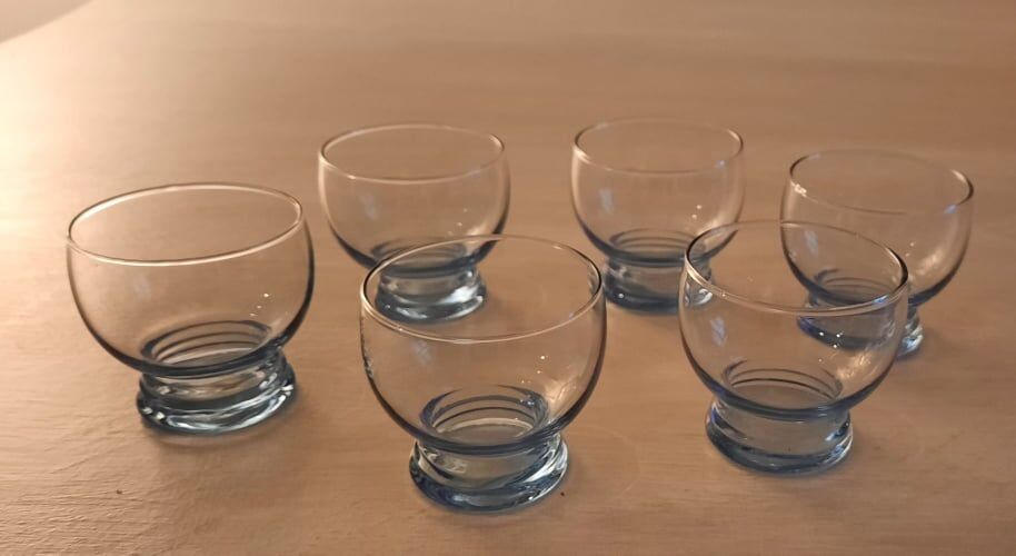 Service à liqueur en verre bleu vintage