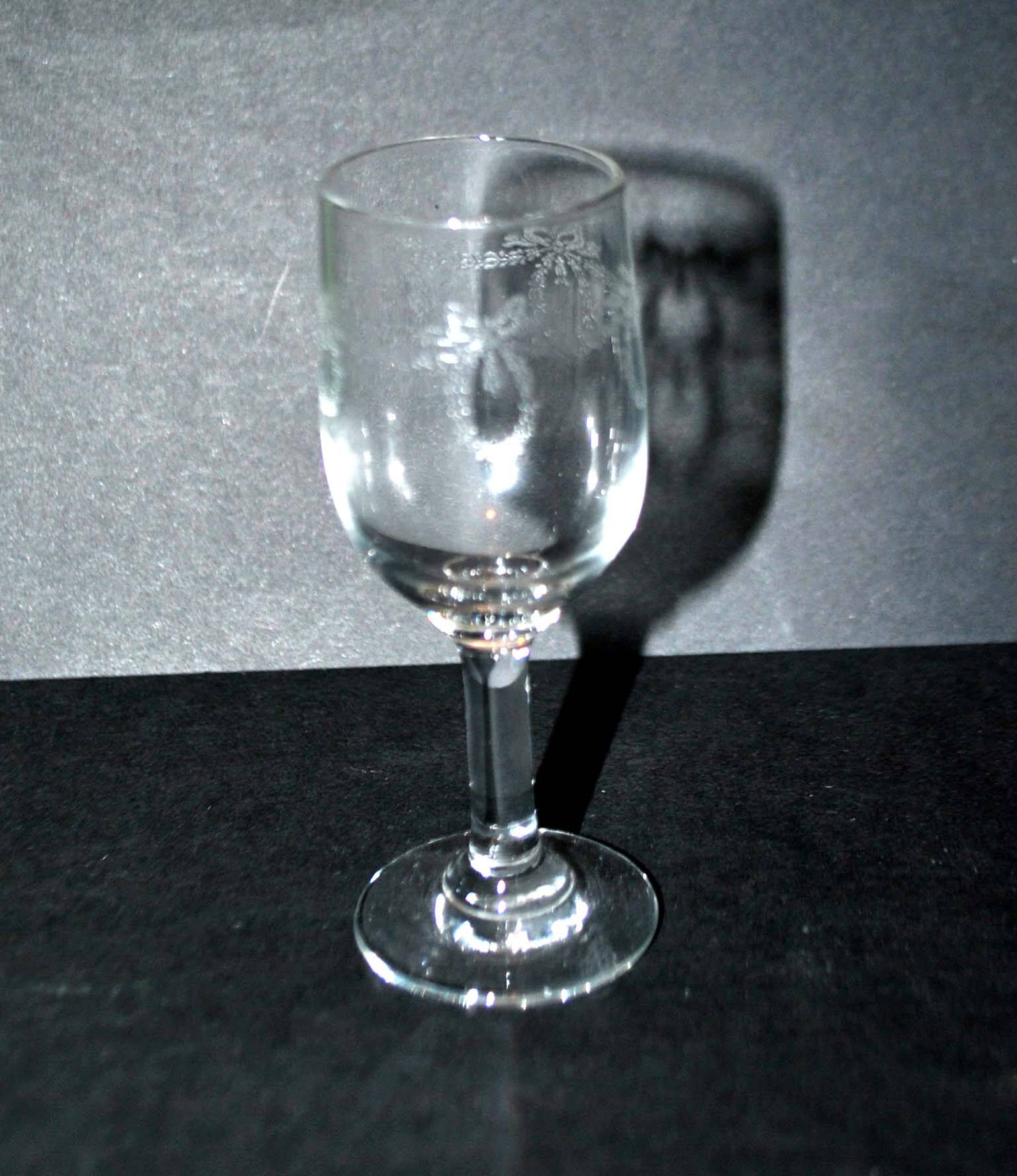 Portieux set of 6 old liqueur glasses, ferdinand model, ribbons and garlands of flowers, 1910