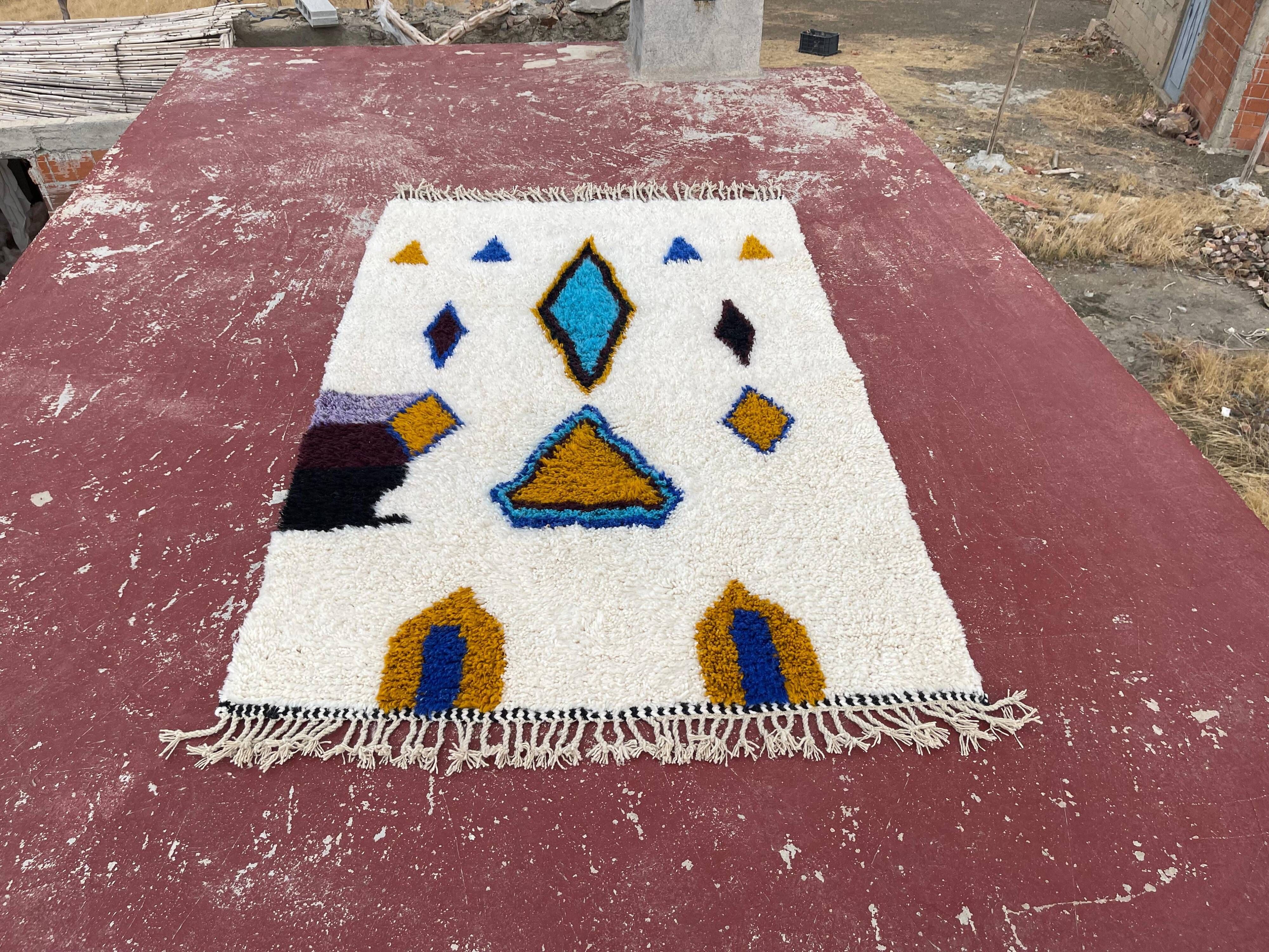 Moroccan Berber rug in cream and blue 250x150 cm – colourful geometric patterns