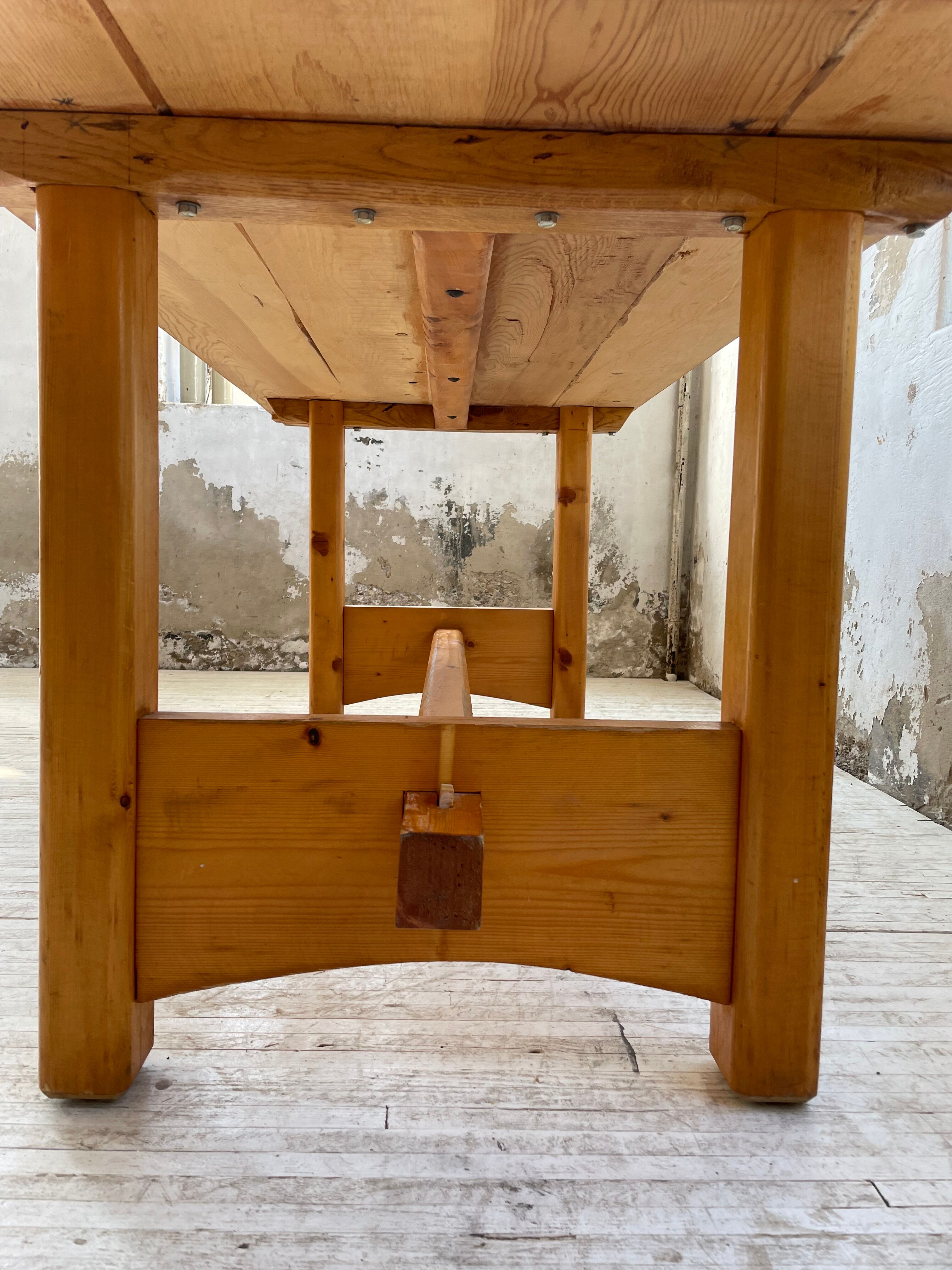 Mountain furniture table in pine 2m