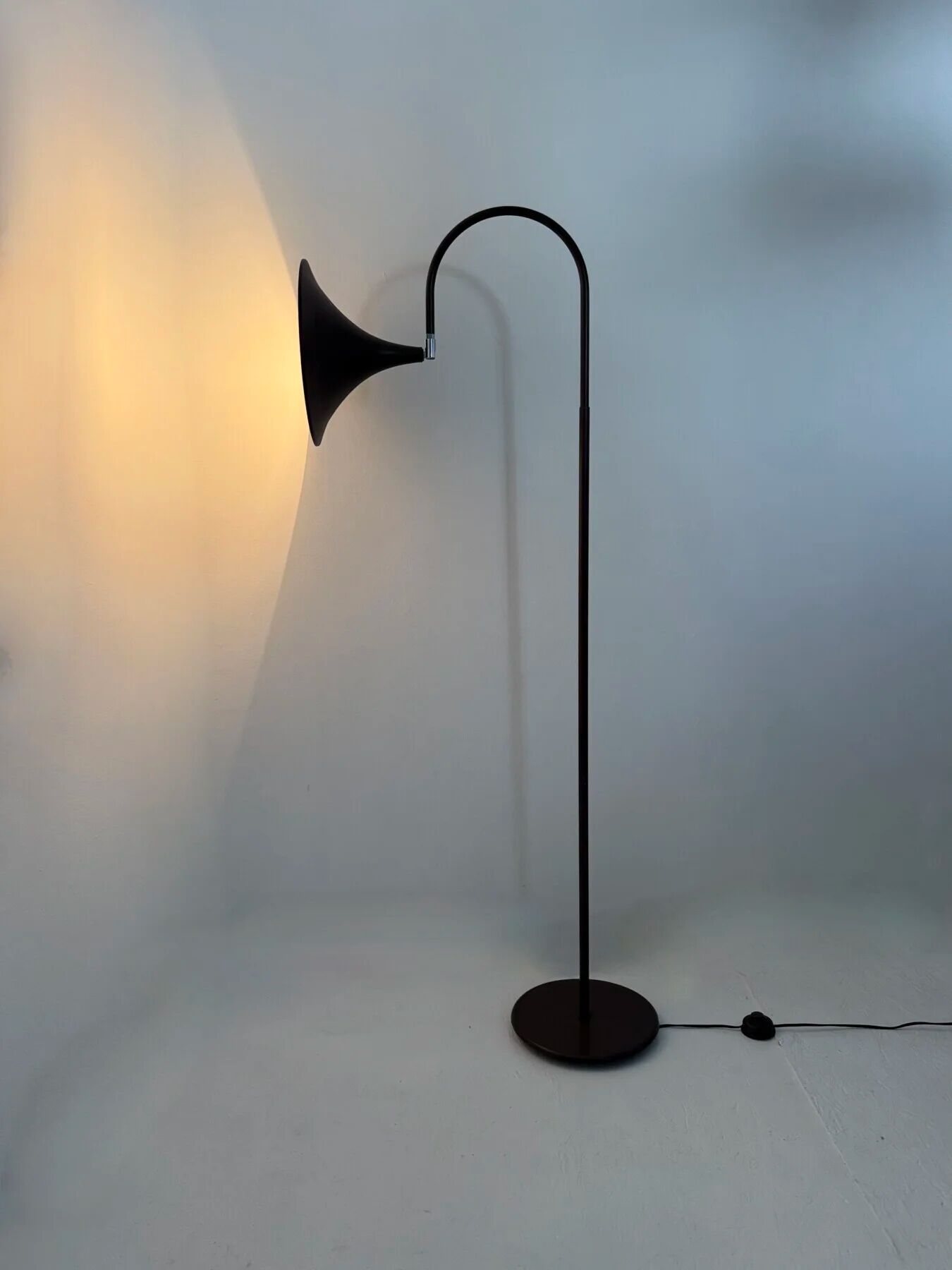 Hala Zeist Trumpet brown minimalist floor lamp, 1970s Dutch design