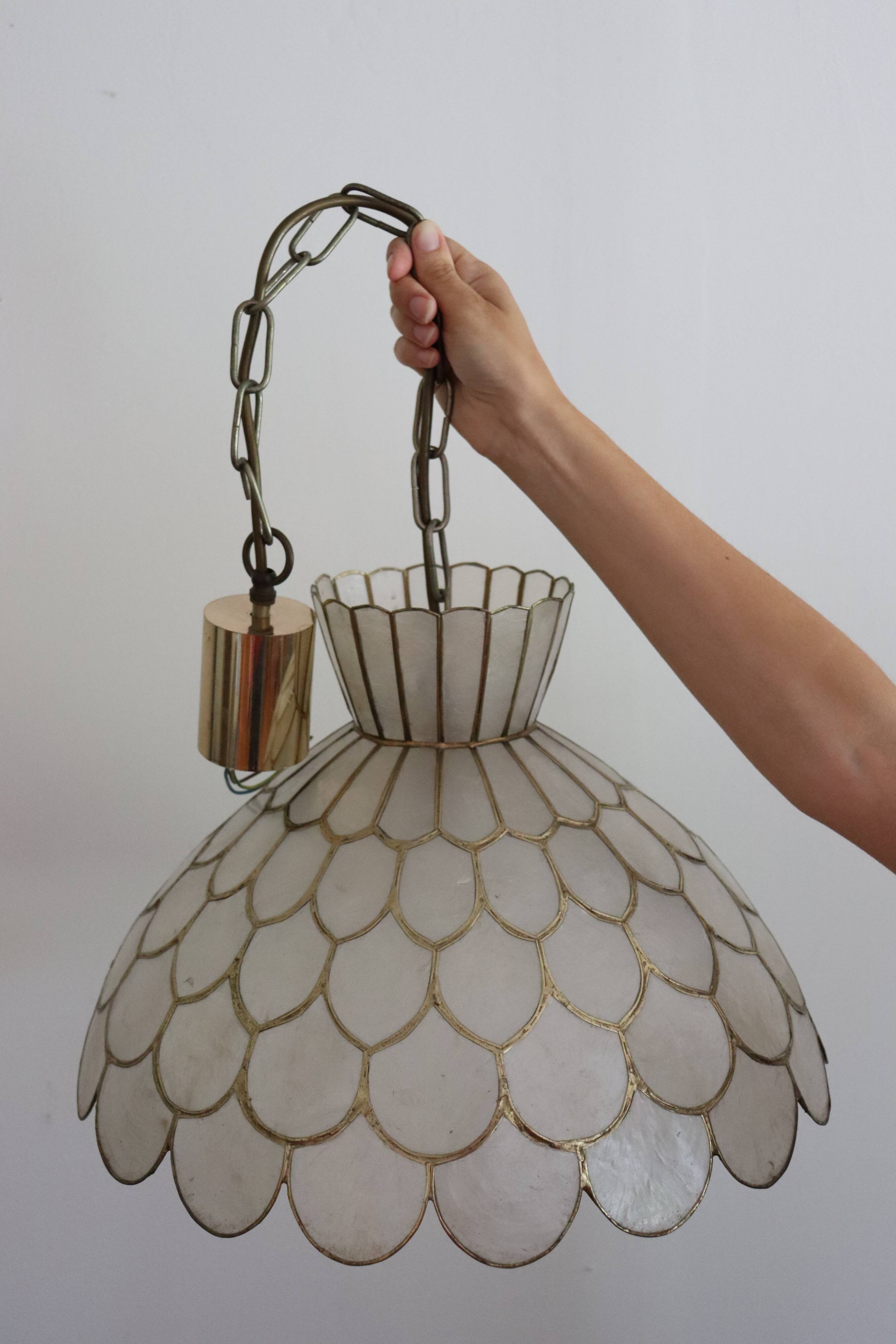 Mother-of-pearl lamp