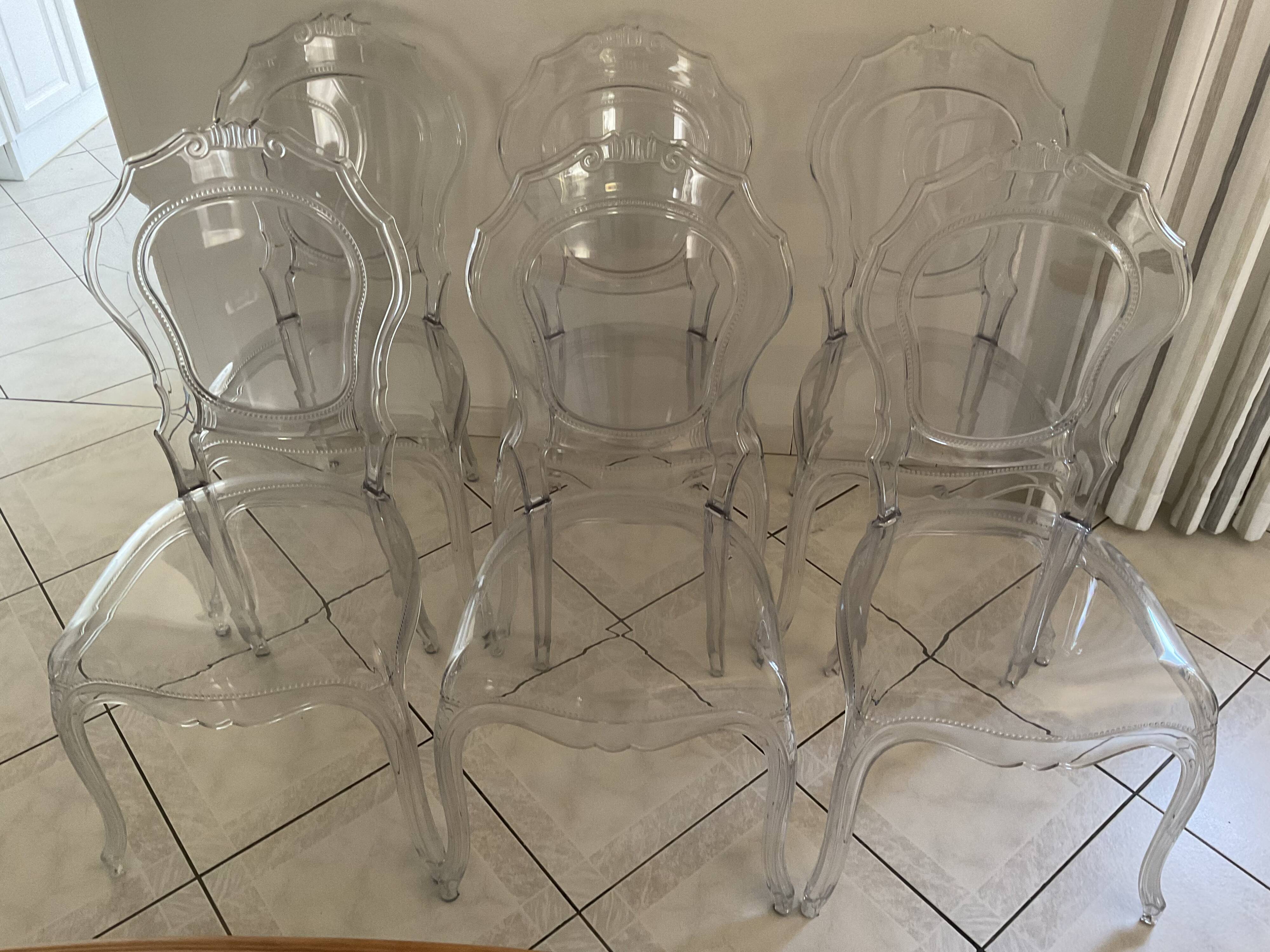 Lot de 6 chaises transparentes style Louis XV