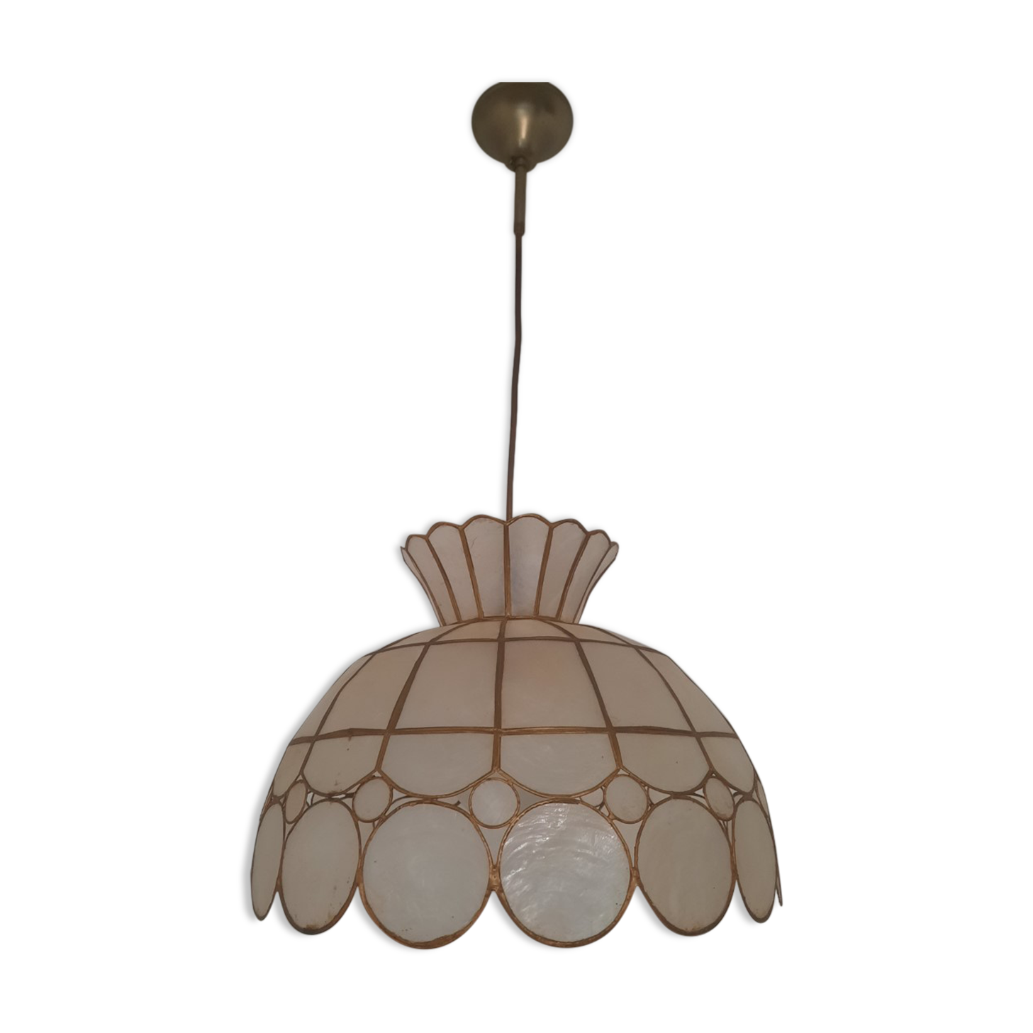 Mother-of-pearl and brass suspension