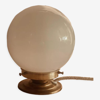 Lampe à poser globe opaline blanc