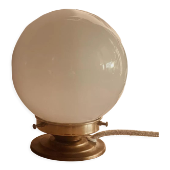 Lampe à poser globe opaline blanc