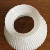 Tulipe en opaline blanche avec effet plissé pour suspension ou lampe à poser