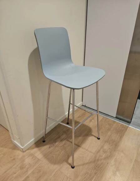 Stackable high chair Vitra