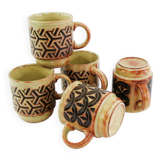 5 mugs en grès beige et fauve - décor géométrique marron - made in England - vintage années 70