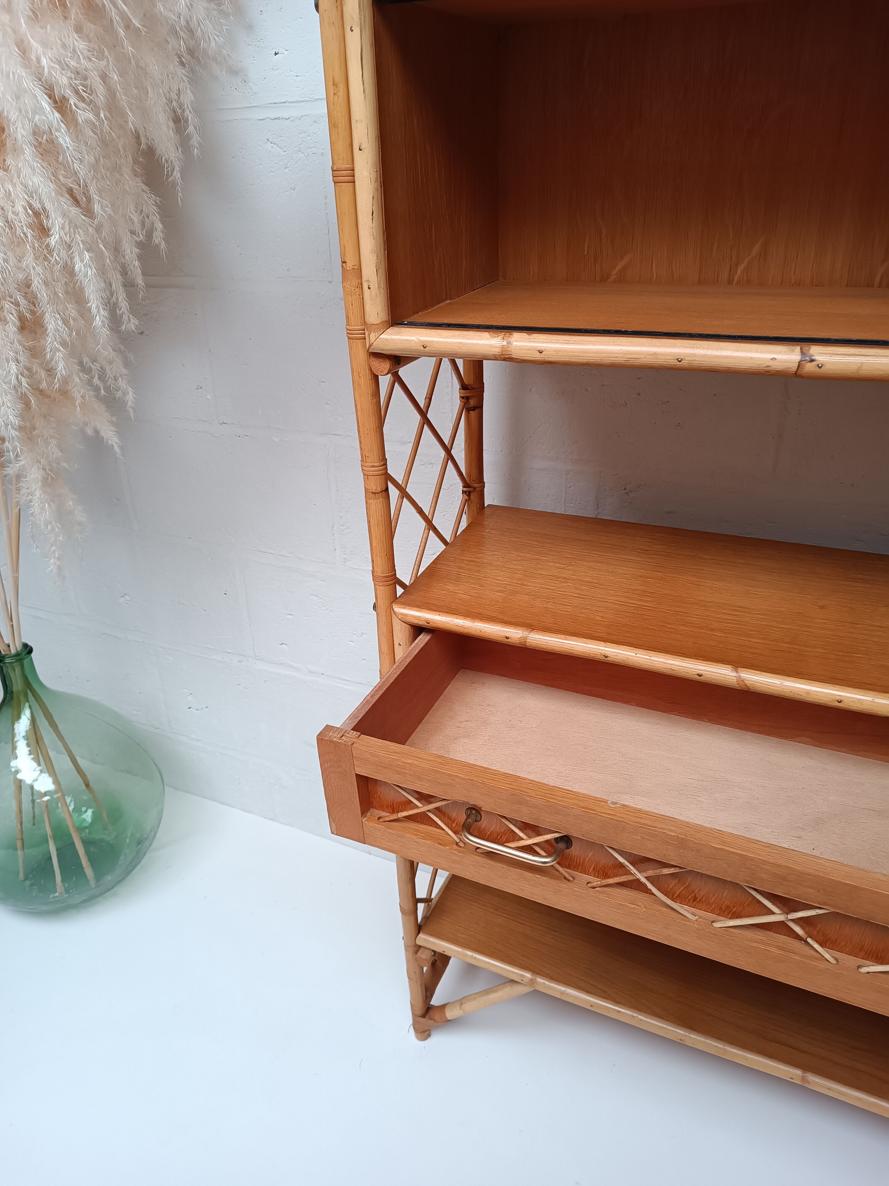 Bookcase shelf vintage in rattan