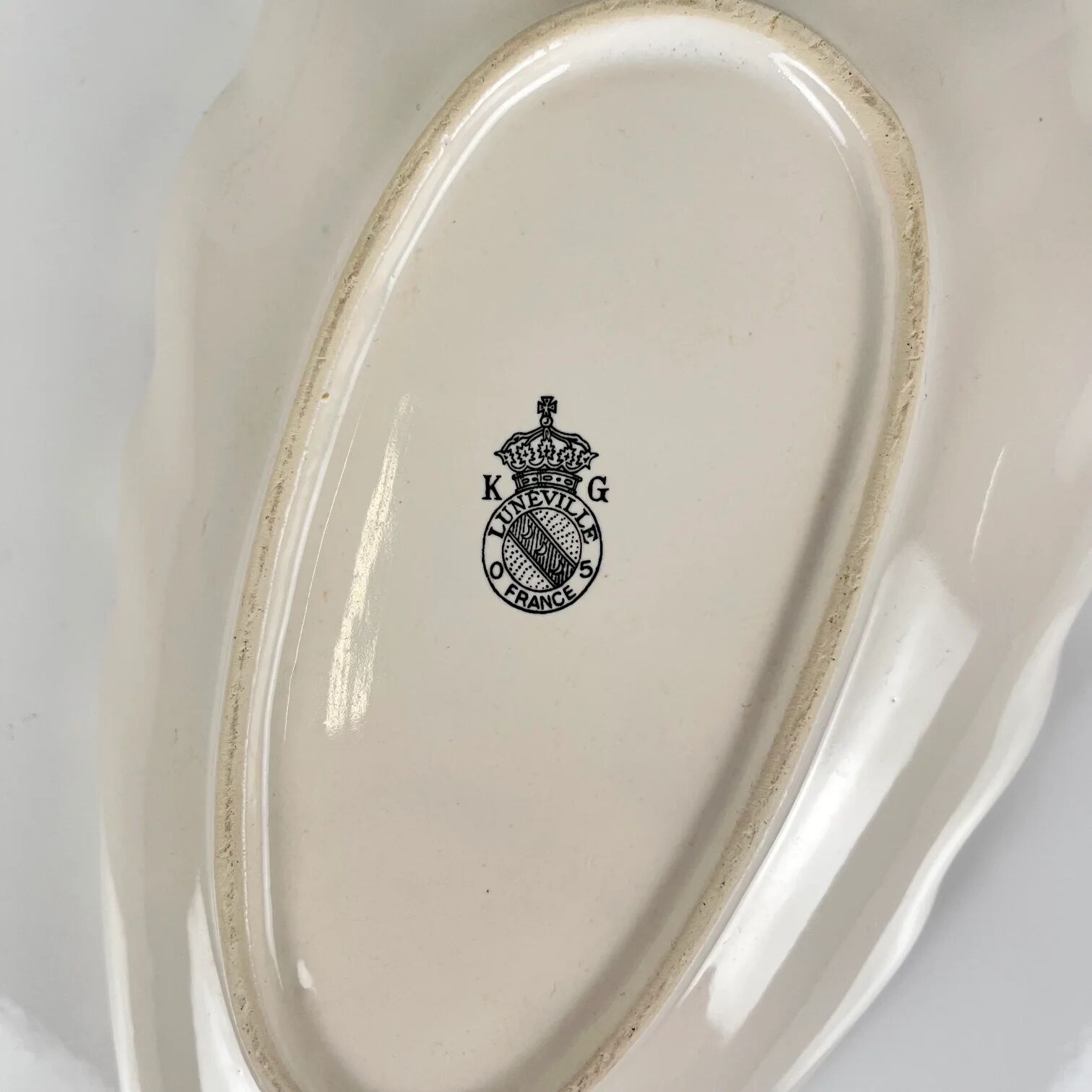 Ravier shell KG Lunéville, model "Réverbère", rose pattern