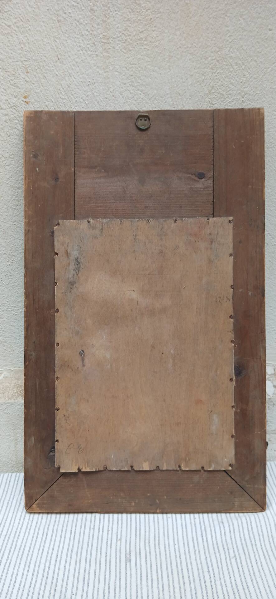 Bevelled mirror from the 1930s in repoussé brass.