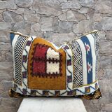 Vintage cushion cover in Berber kilim: Moroccan wool cushion.