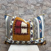 Vintage cushion cover in Berber kilim: Moroccan wool cushion.
