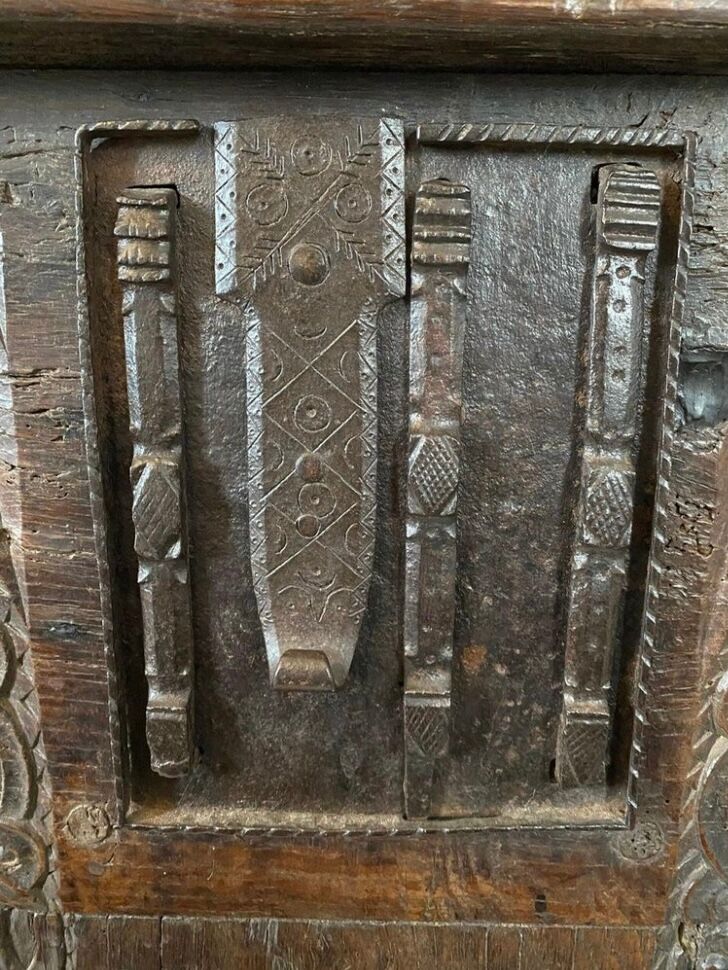 Buffet, Neo-Renaissance style, verses