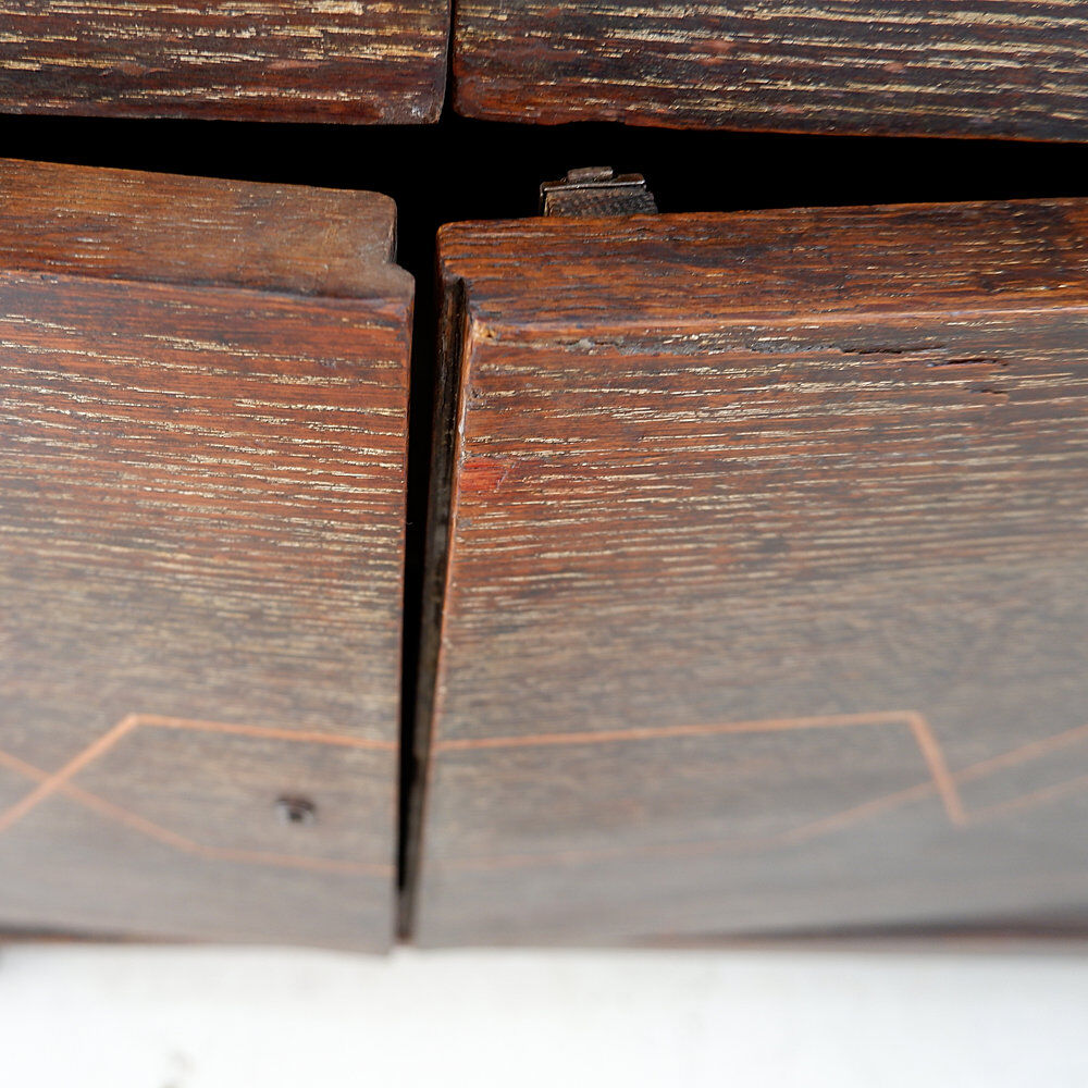 Buffet vintage en bois de wengé avec pieds évasés vers l'extérieur