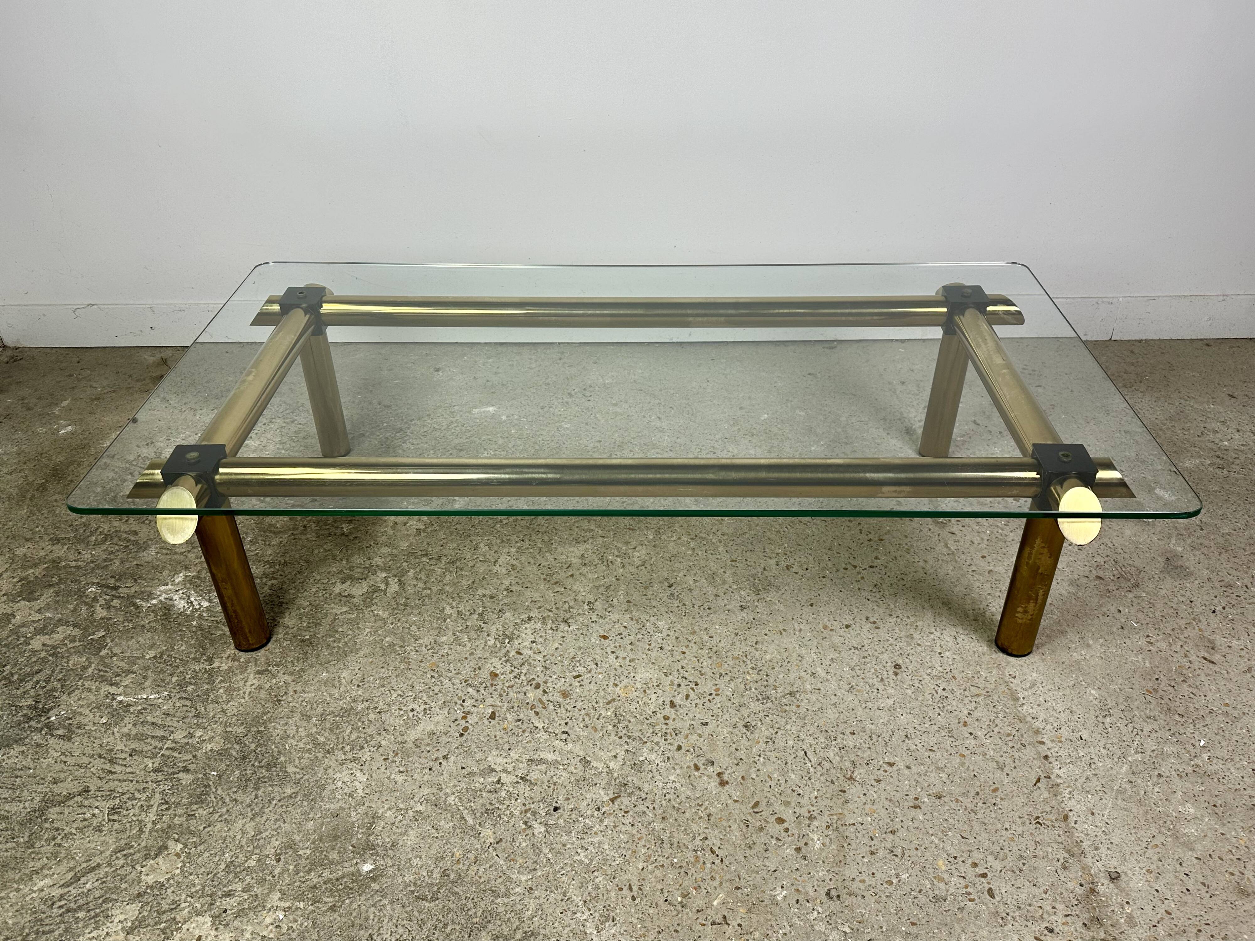 Vintage Italian coffee table 80'S in brass and iron