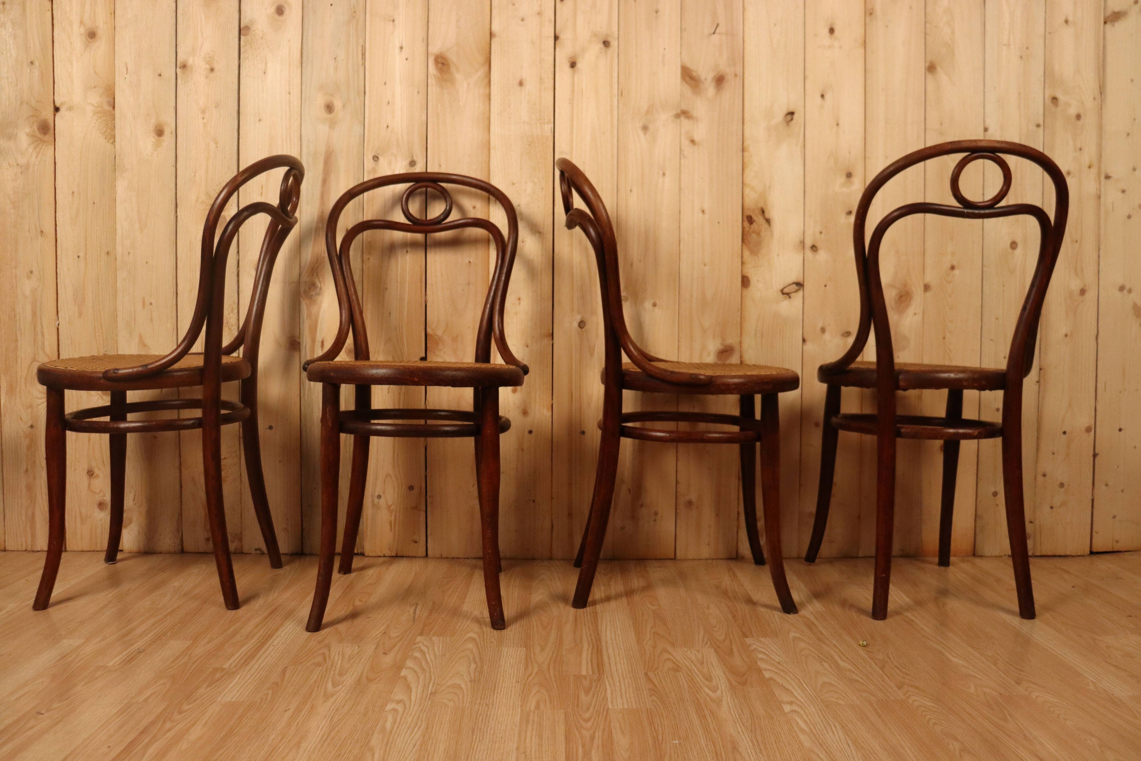 Set of 4 Thonet bistro chairs n°31