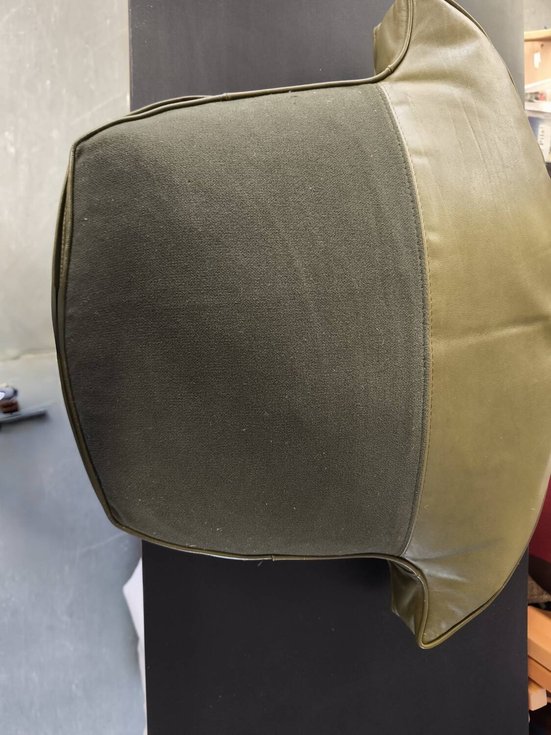 Fauteuil Chesterfield en cuir vert olive