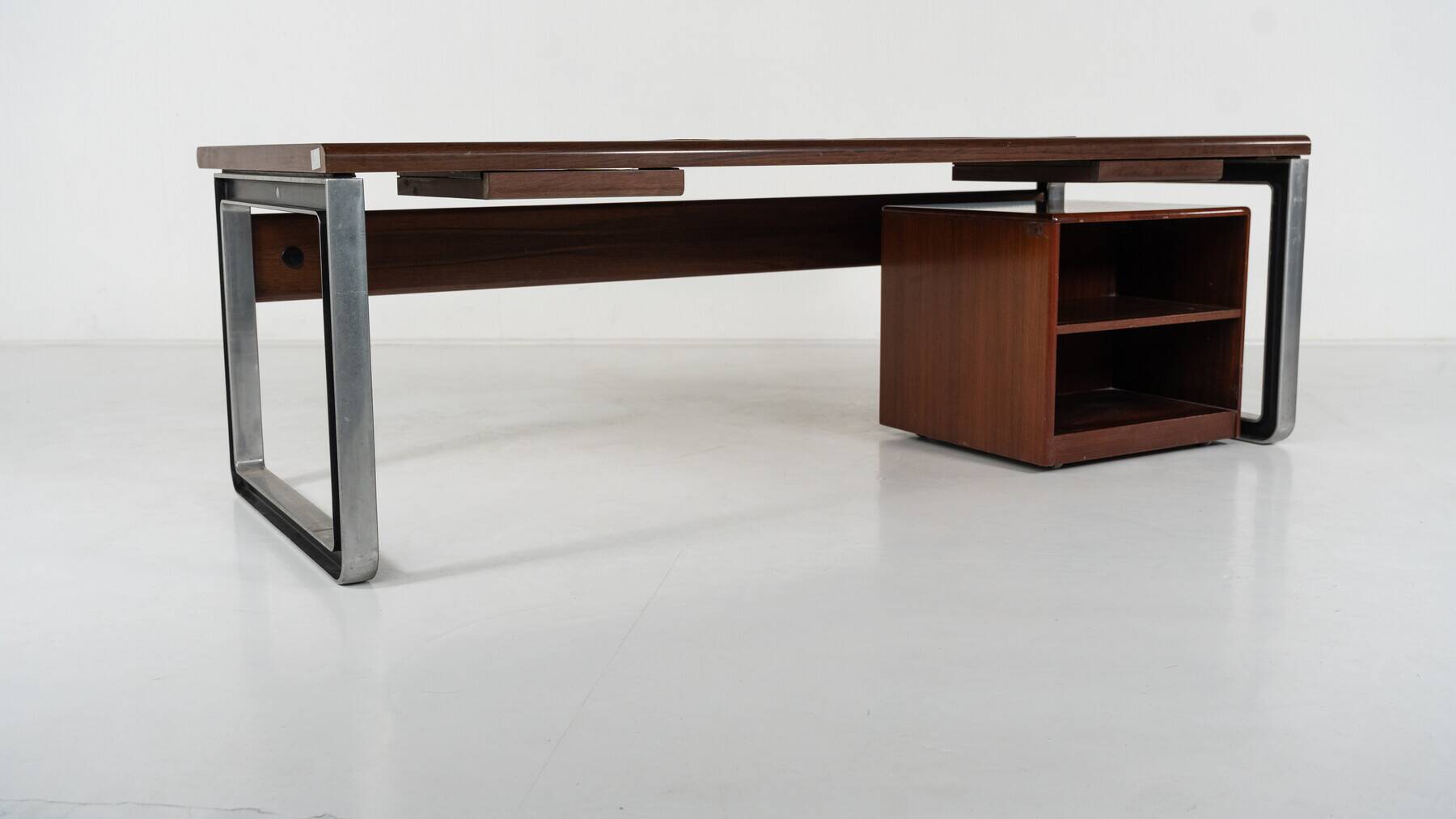 Mid-Century Modern T333 Desk by Oslvado Borsani and Eugenio Gerli for Tecno