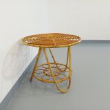 Round coffee table with 60's vintage rattan magazine tray