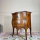 Commode Sauteuse Galbée En Marqueterie D’époque Louis XV XVIII Eme Siècle