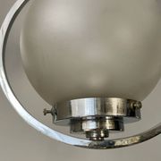 Lampe art déco en argent avec trois abat-jours en forme de sphère