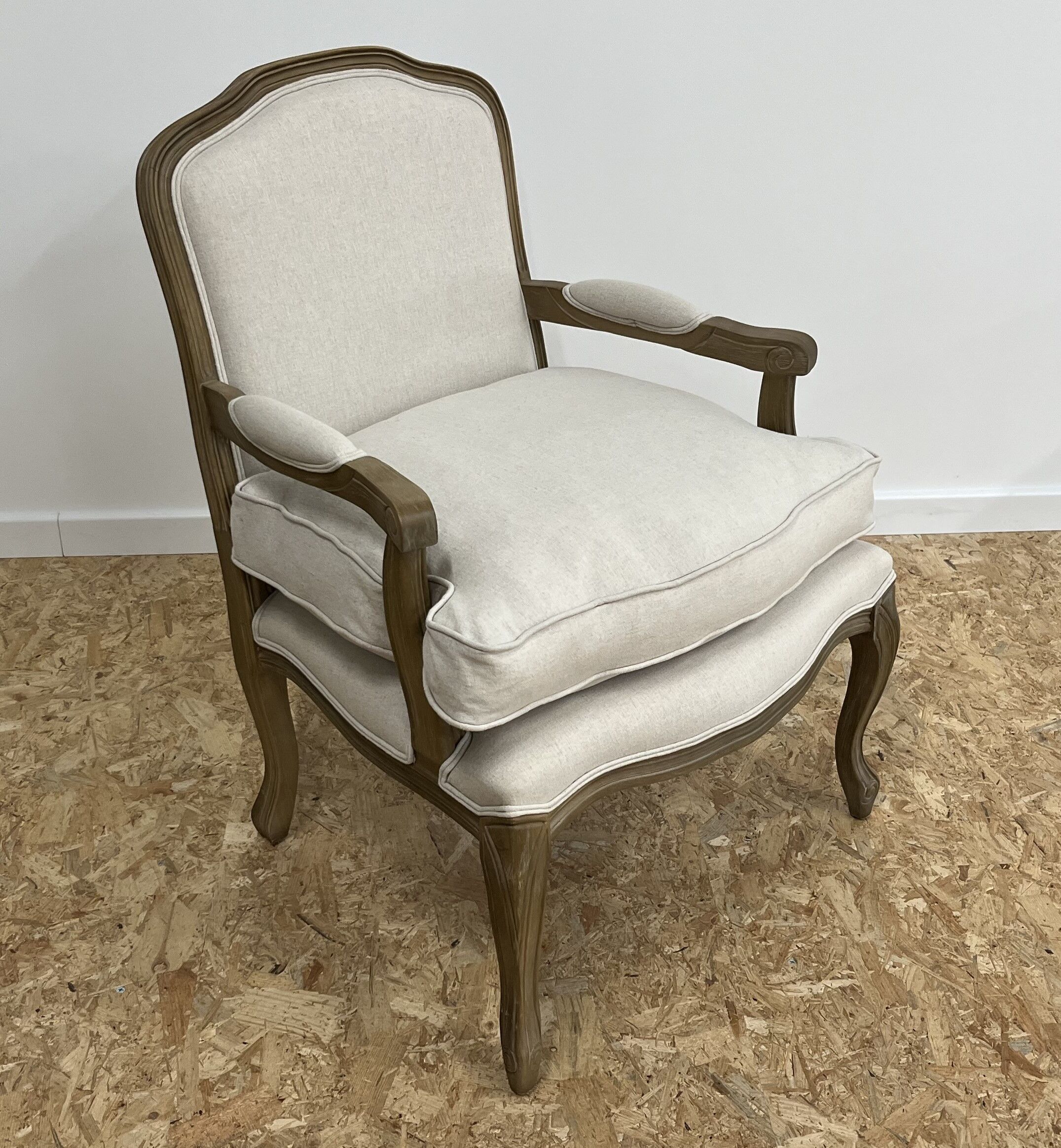 Shepherdess armchair in wood and natural linen