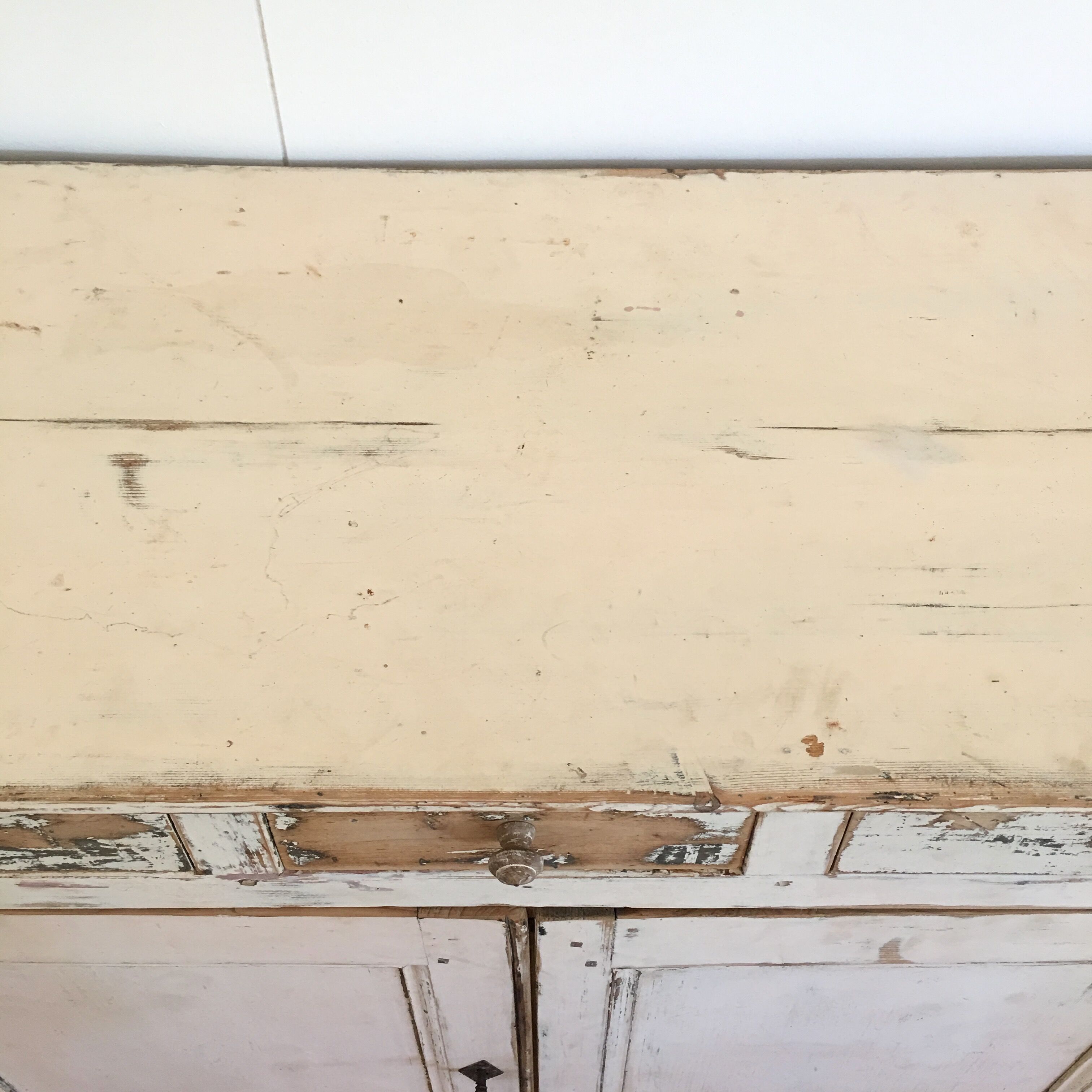 Old patina buffet cream