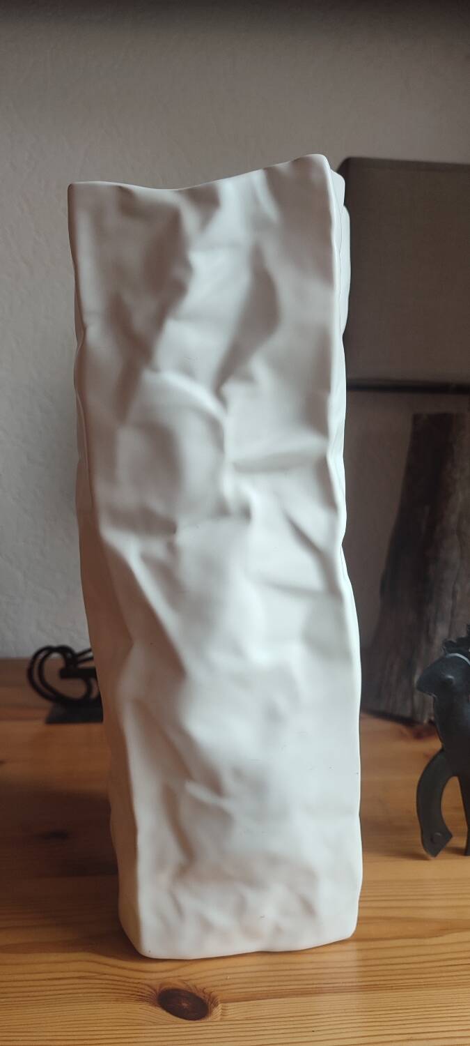 Large vase "Kami" style, matte white with crumpled paper effect.
