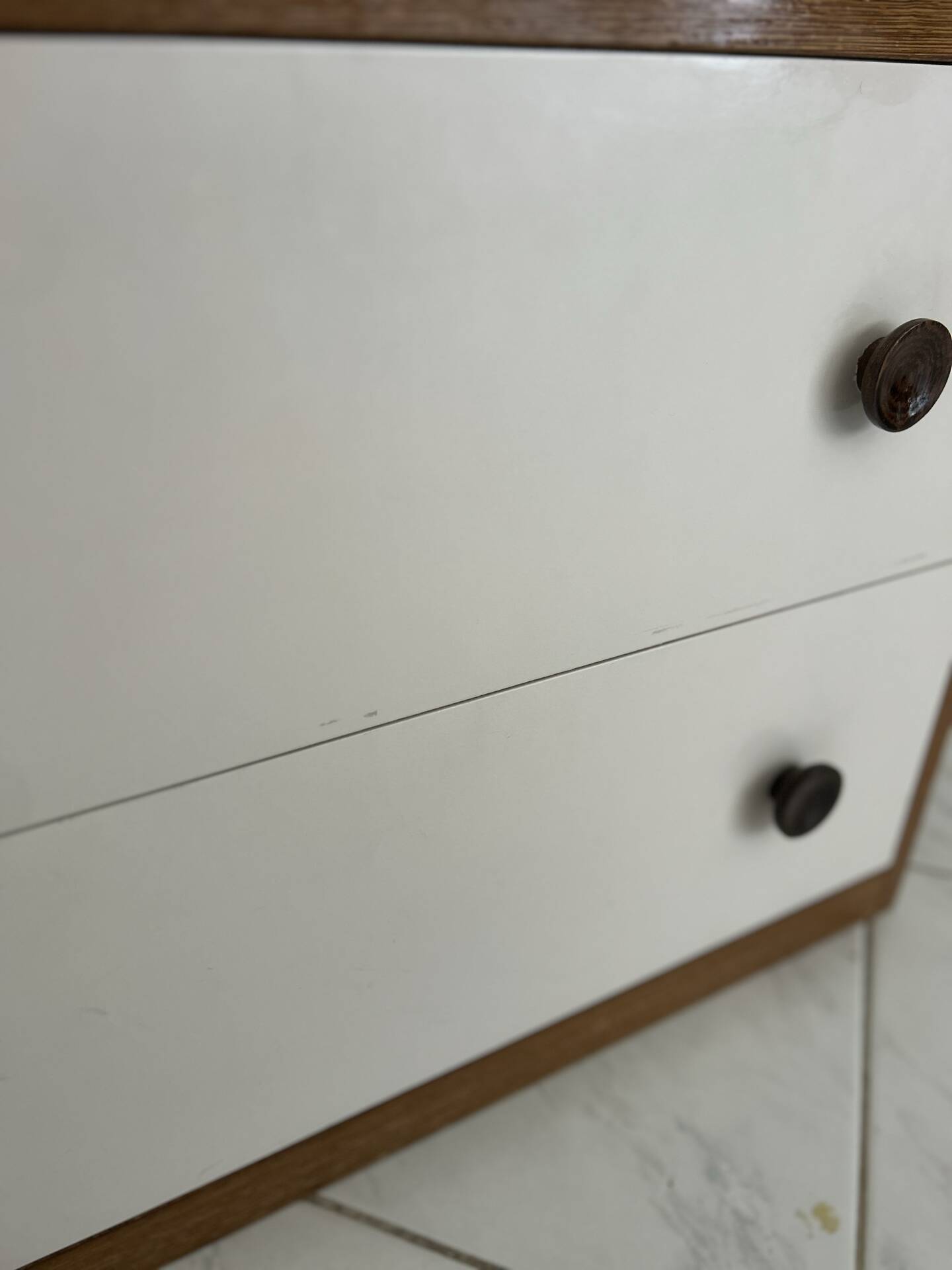 Vintage chest of drawers in wenge wood with 6 drawers.