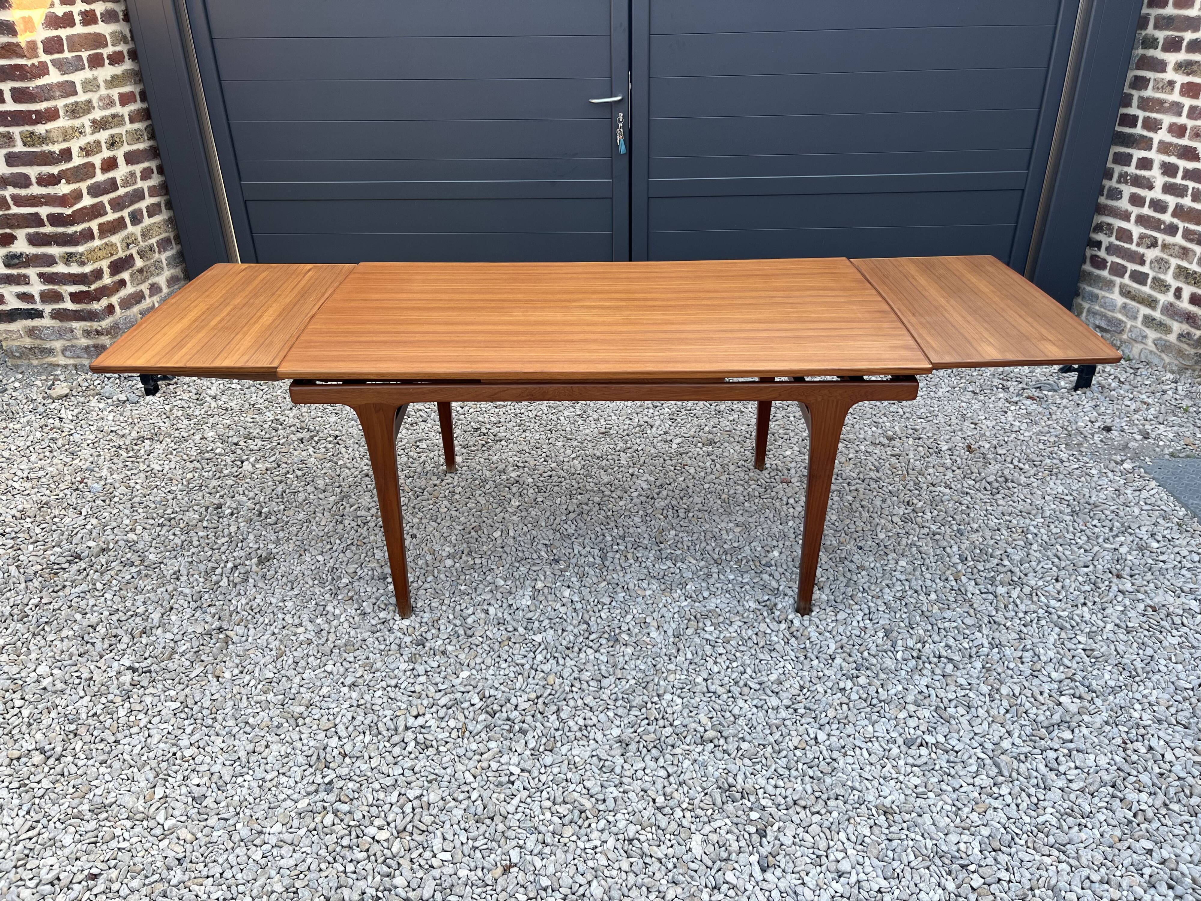 Table de repas scandinave en teck