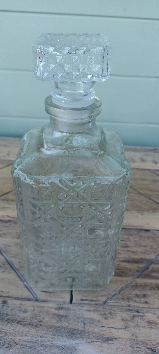 Glass whisky carafe